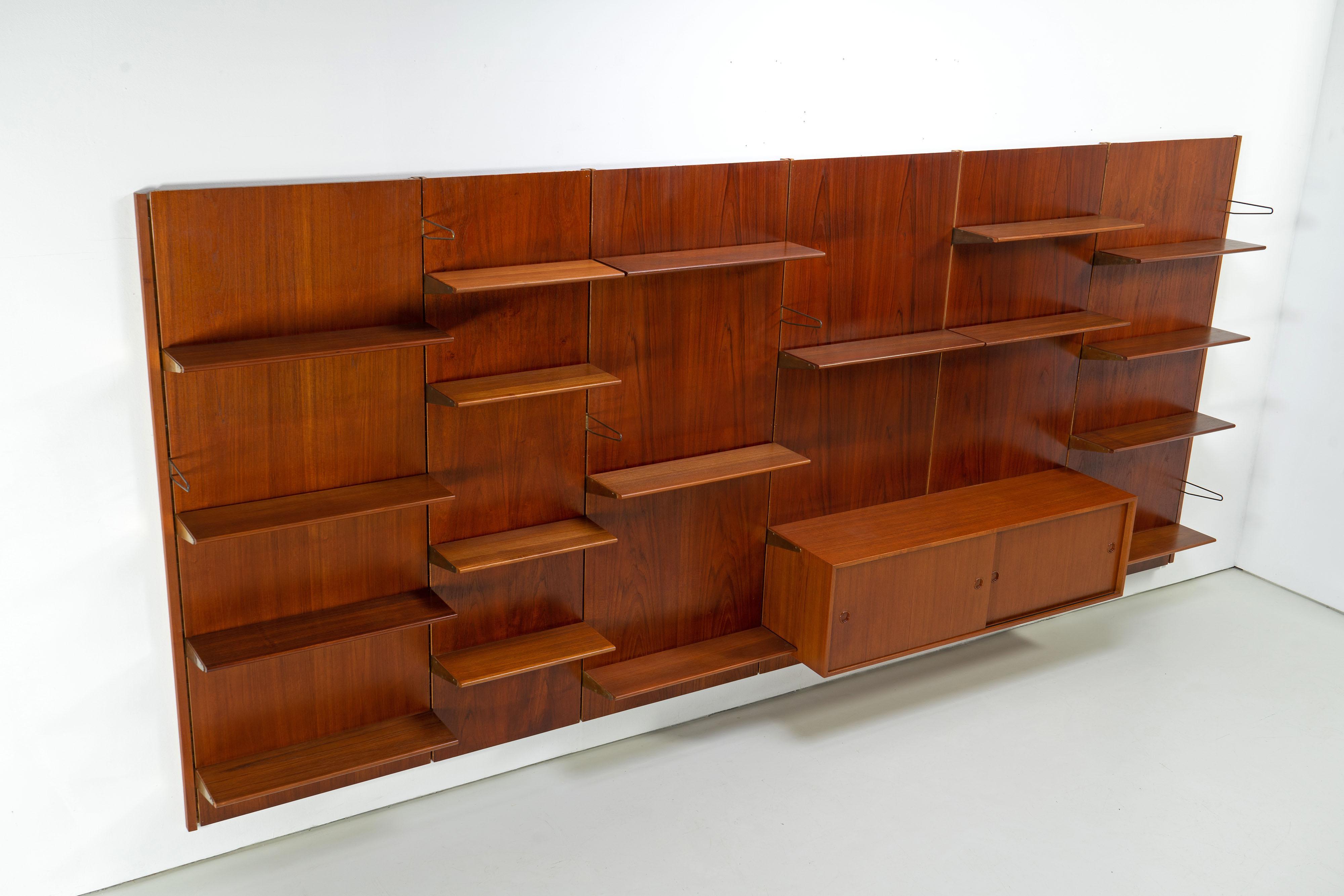 Large Wall Unit / Bookcase by Finn Juhl BO71 for Bovirke, Denmark, Teak Brass In Excellent Condition In Rosendahl, DE