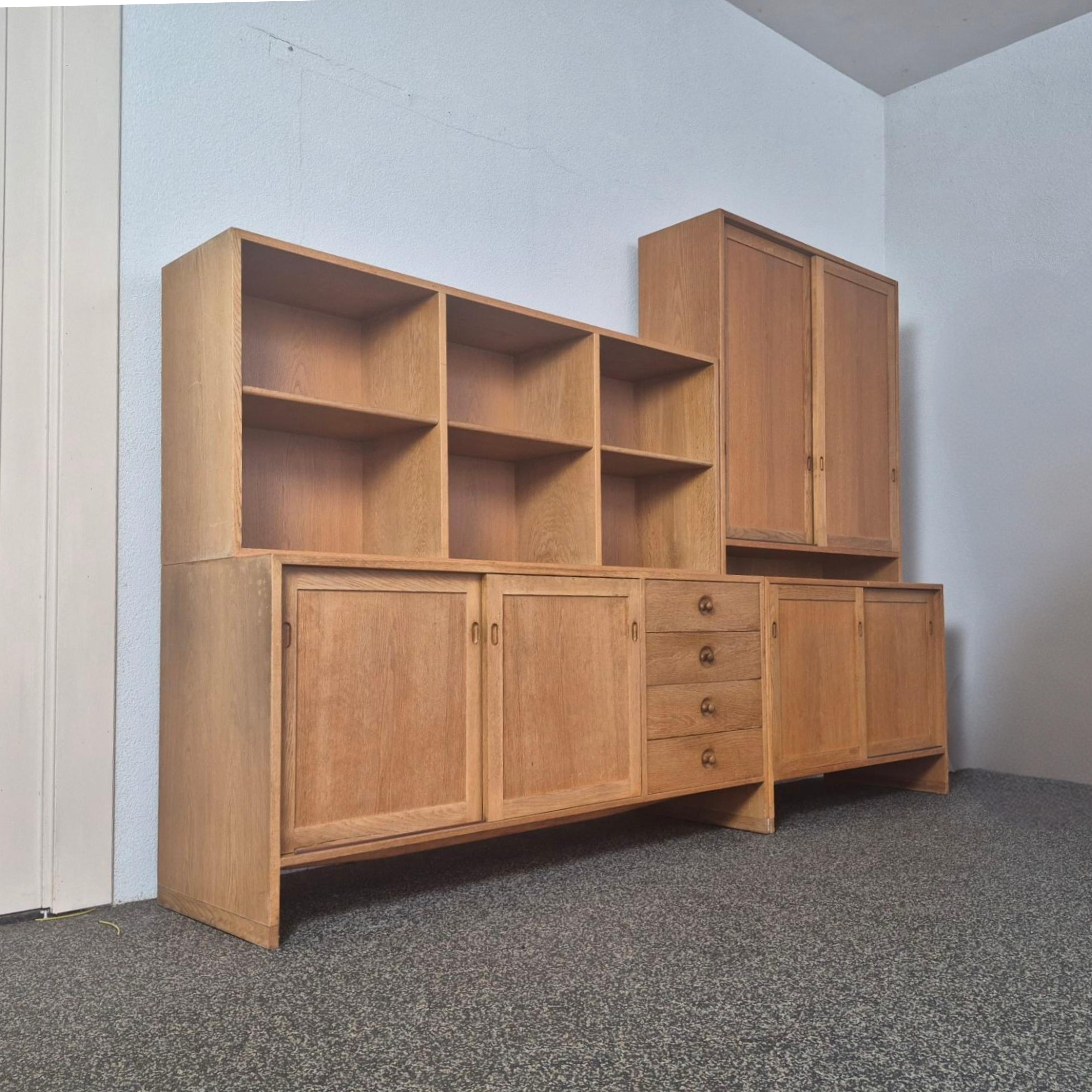 Large wall unit by Hans Wegner for Ry møbler, Denmark 1970s (Skandinavische Moderne) im Angebot