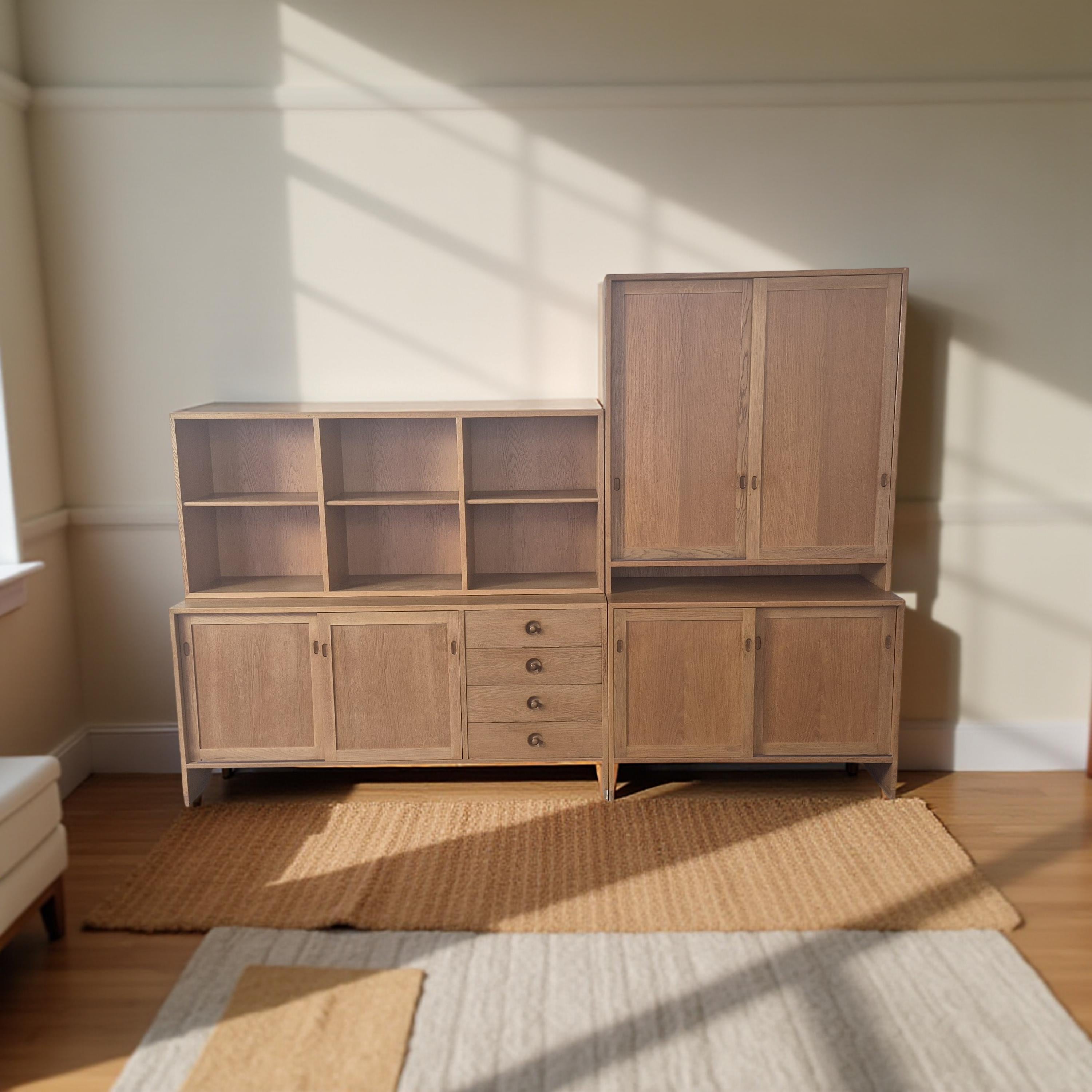 Large wall unit by Hans Wegner for Ry møbler, Denmark 1970s (Eichenholz) im Angebot