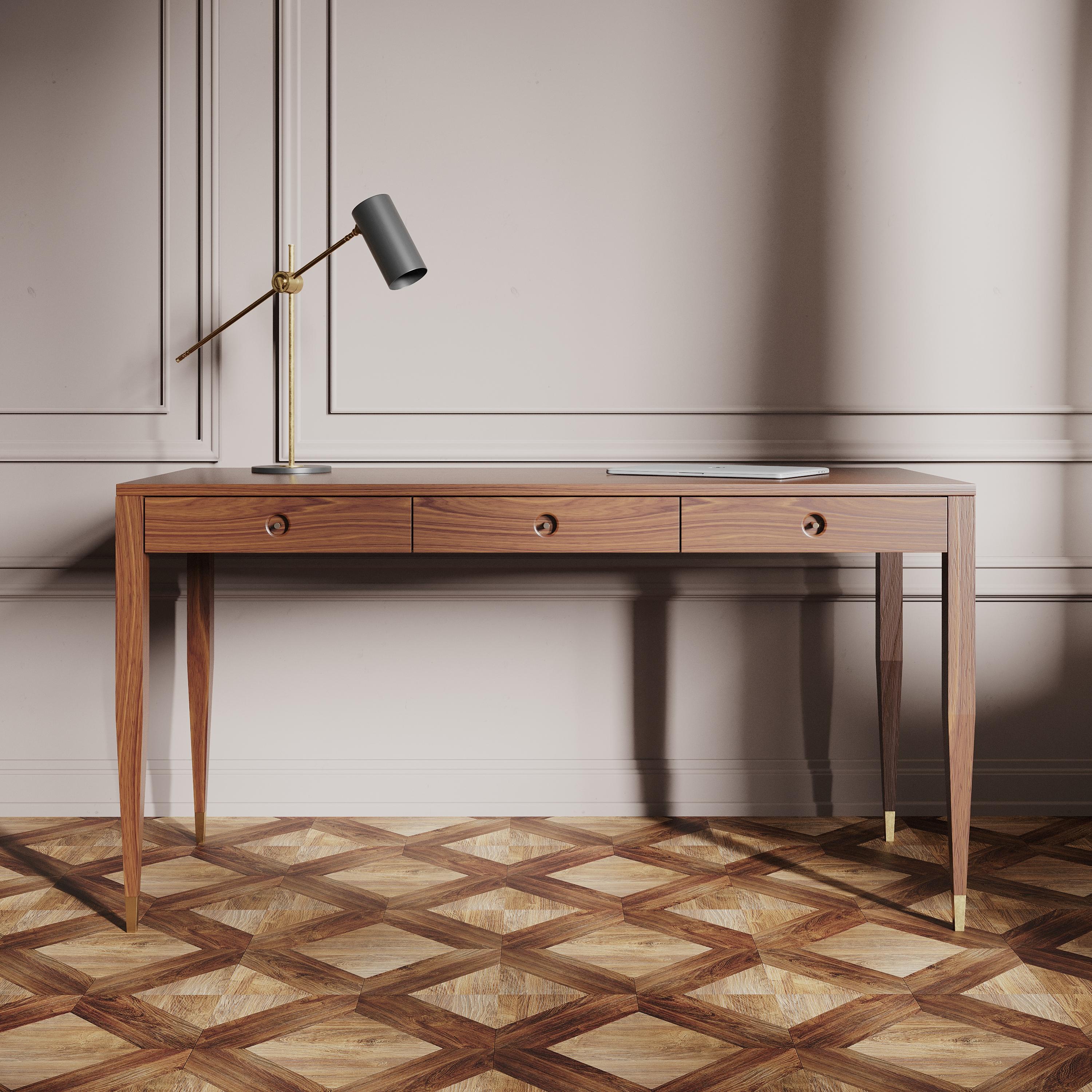 Polacco grande scrivania in noce con tre cassetti in noce massiccio in stile mid century modern in vendita
