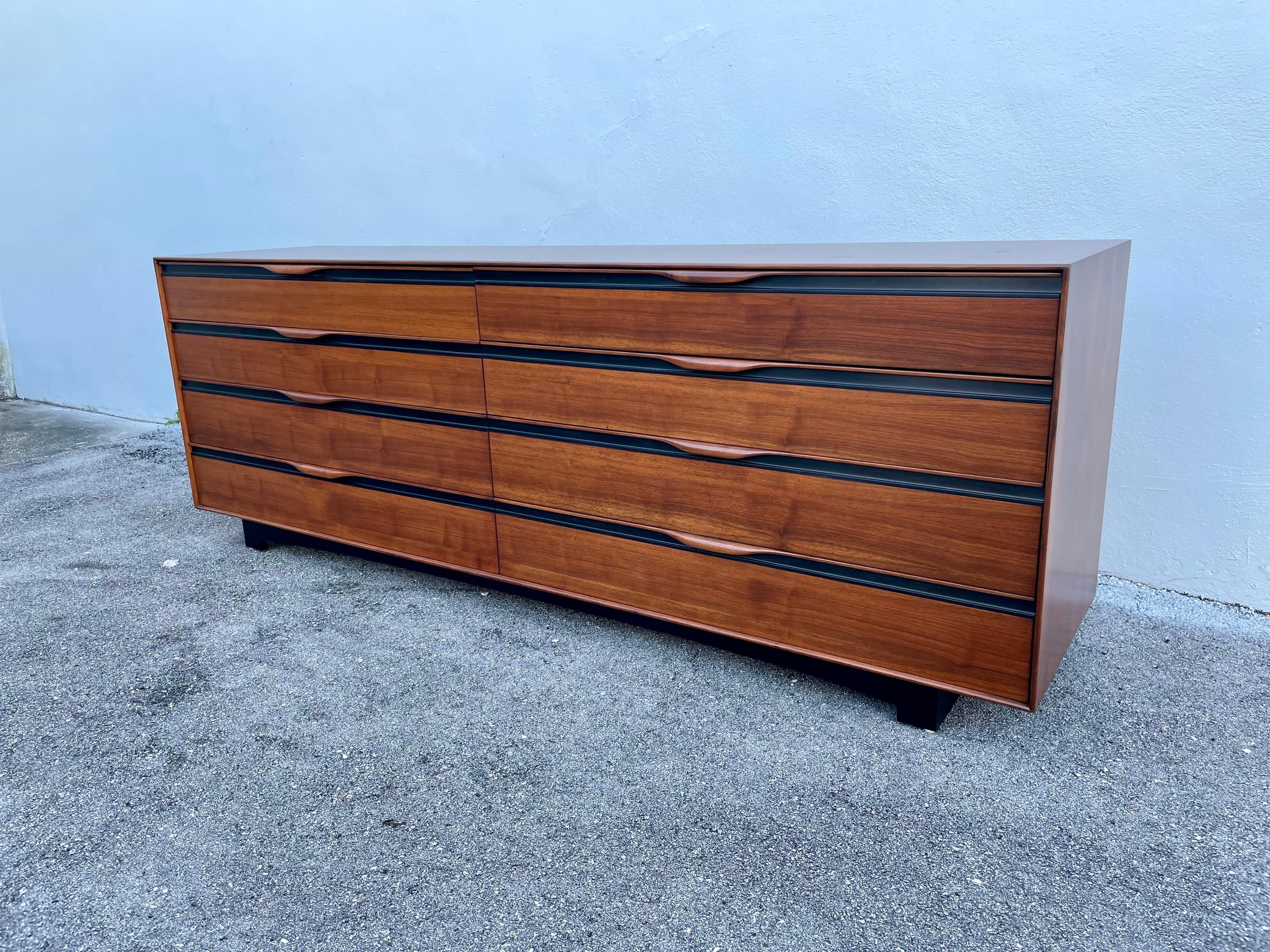 This is an excellent long version of John Kapel's iconic dresser by Glenn of California in walnut and black trim. Eight ample drawers and the drawers slide easily.