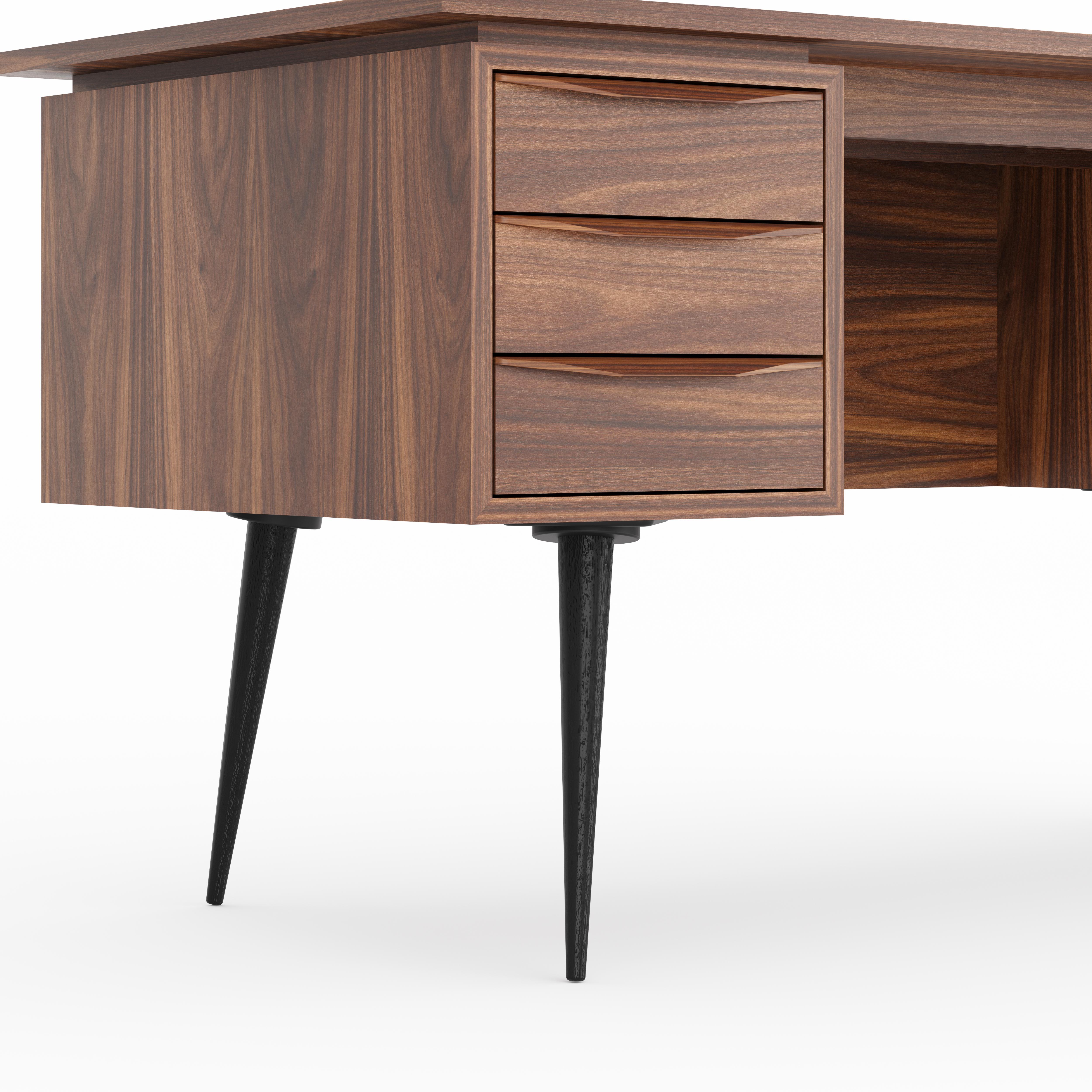 Mid-Century Modern Large walnut office desk with six drawers and black legs in mid century modern For Sale