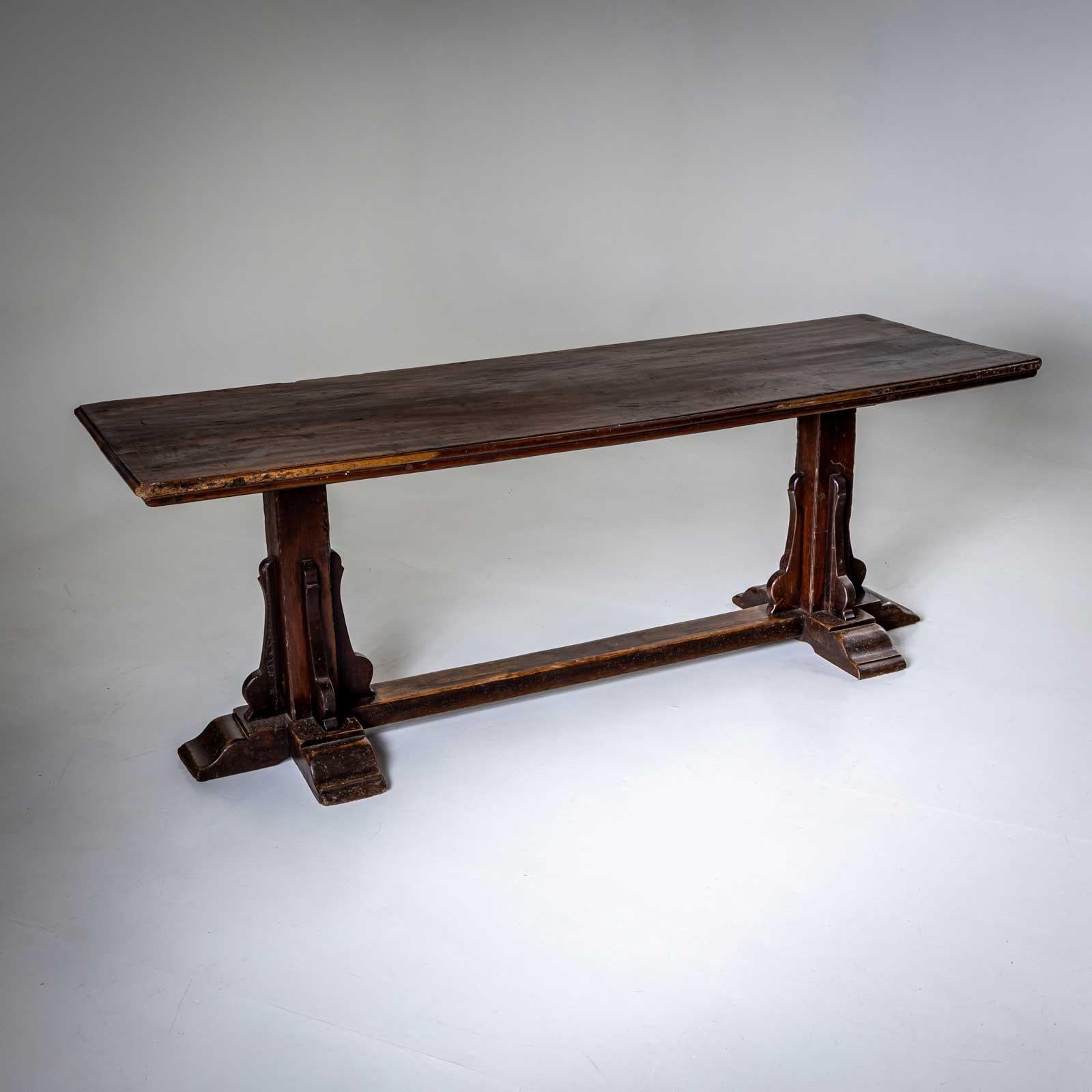 italien Grande table de réfectoire en noyer, Italie, XVIIIe siècle en vente
