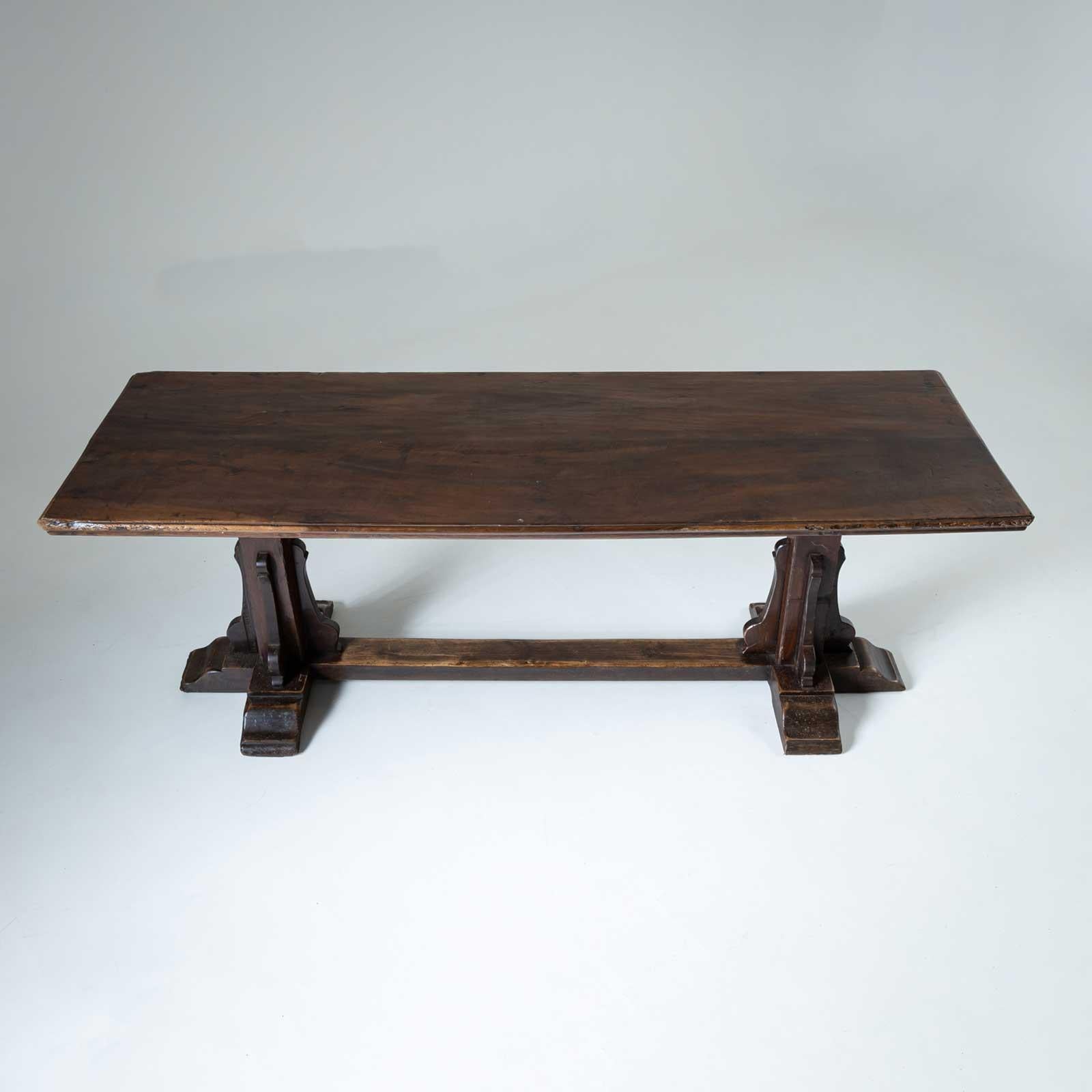 Noyer Grande table de réfectoire en noyer, Italie, XVIIIe siècle en vente