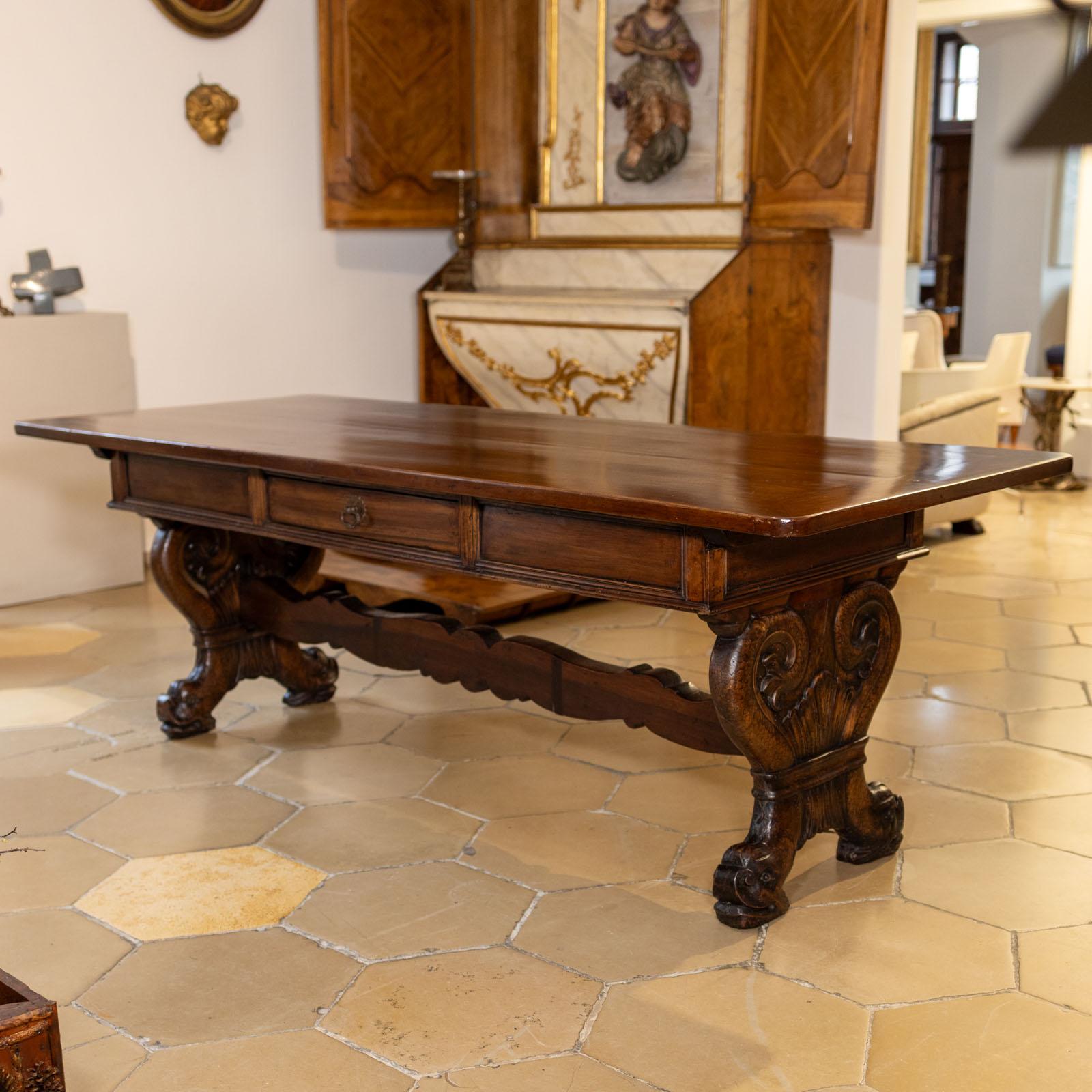 Large Walnut Renaissance Table, 17th / 19th Century In Good Condition In Greding, DE