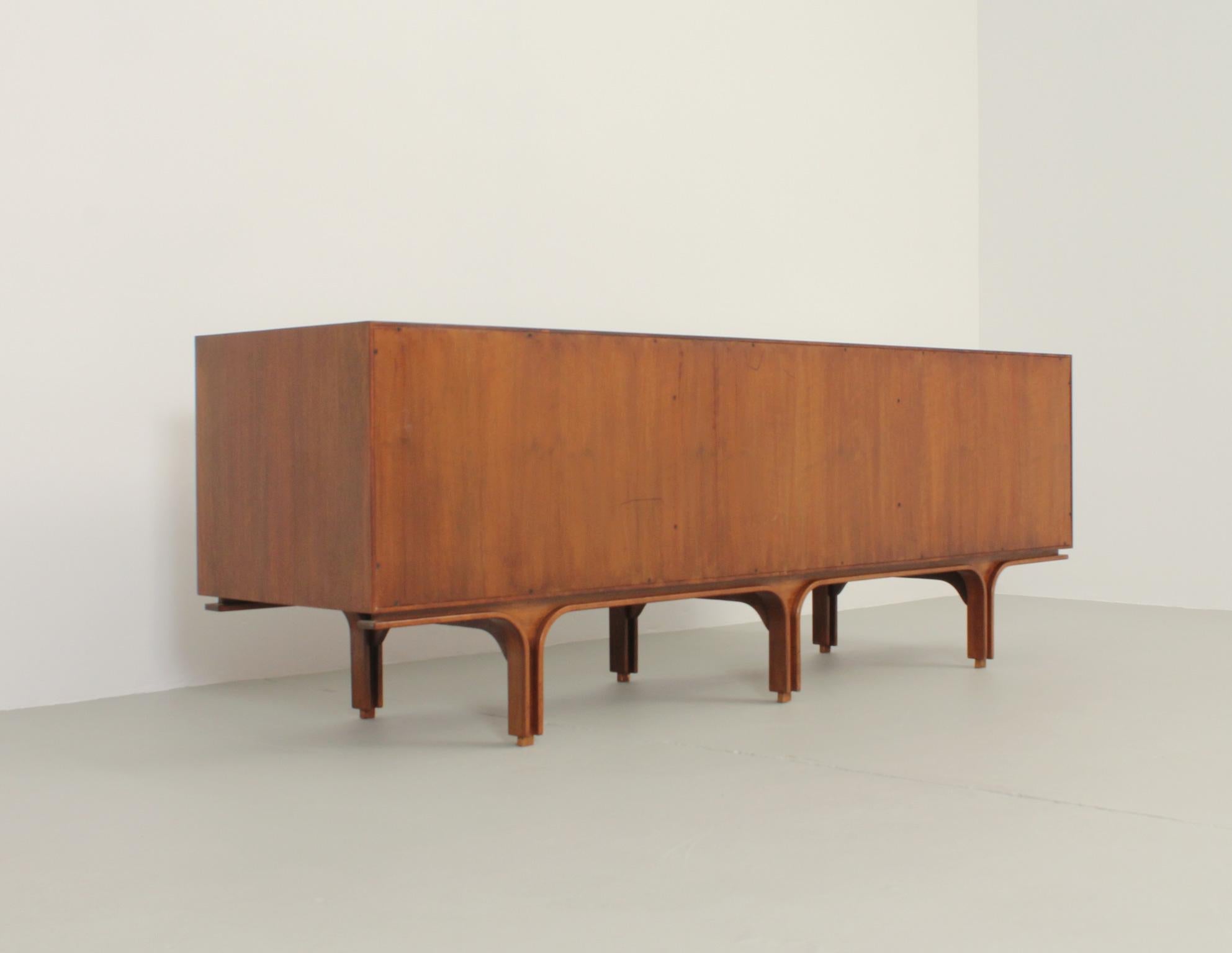 Large Walnut Sideboard by Gianfranco Frattini for Bernini 5