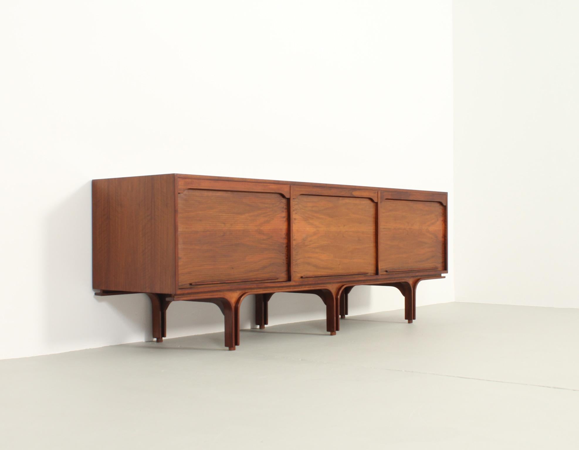 Large Walnut Sideboard by Gianfranco Frattini for Bernini In Good Condition In Barcelona, ES