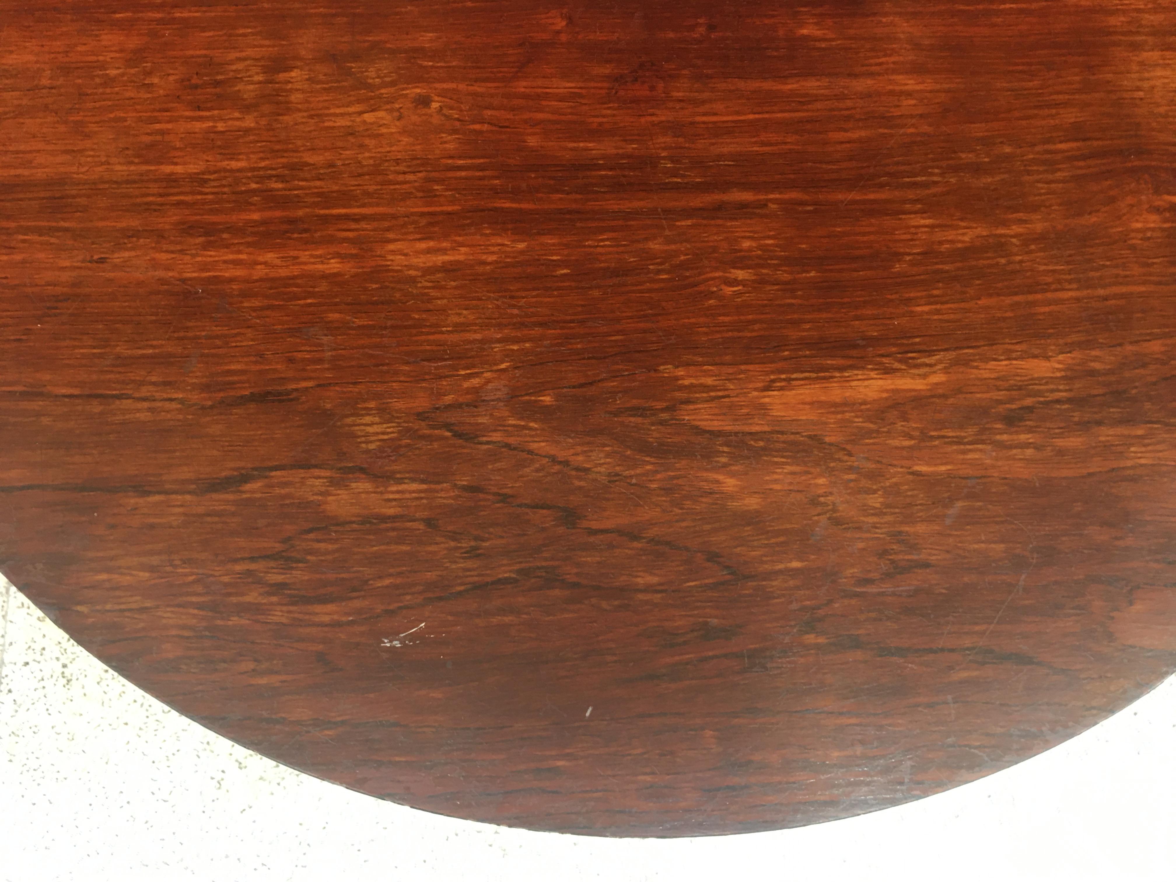 Large Walnut Veneer Gueridon circa 1930 Varnish to Redo In Good Condition For Sale In Saint-Ouen, FR
