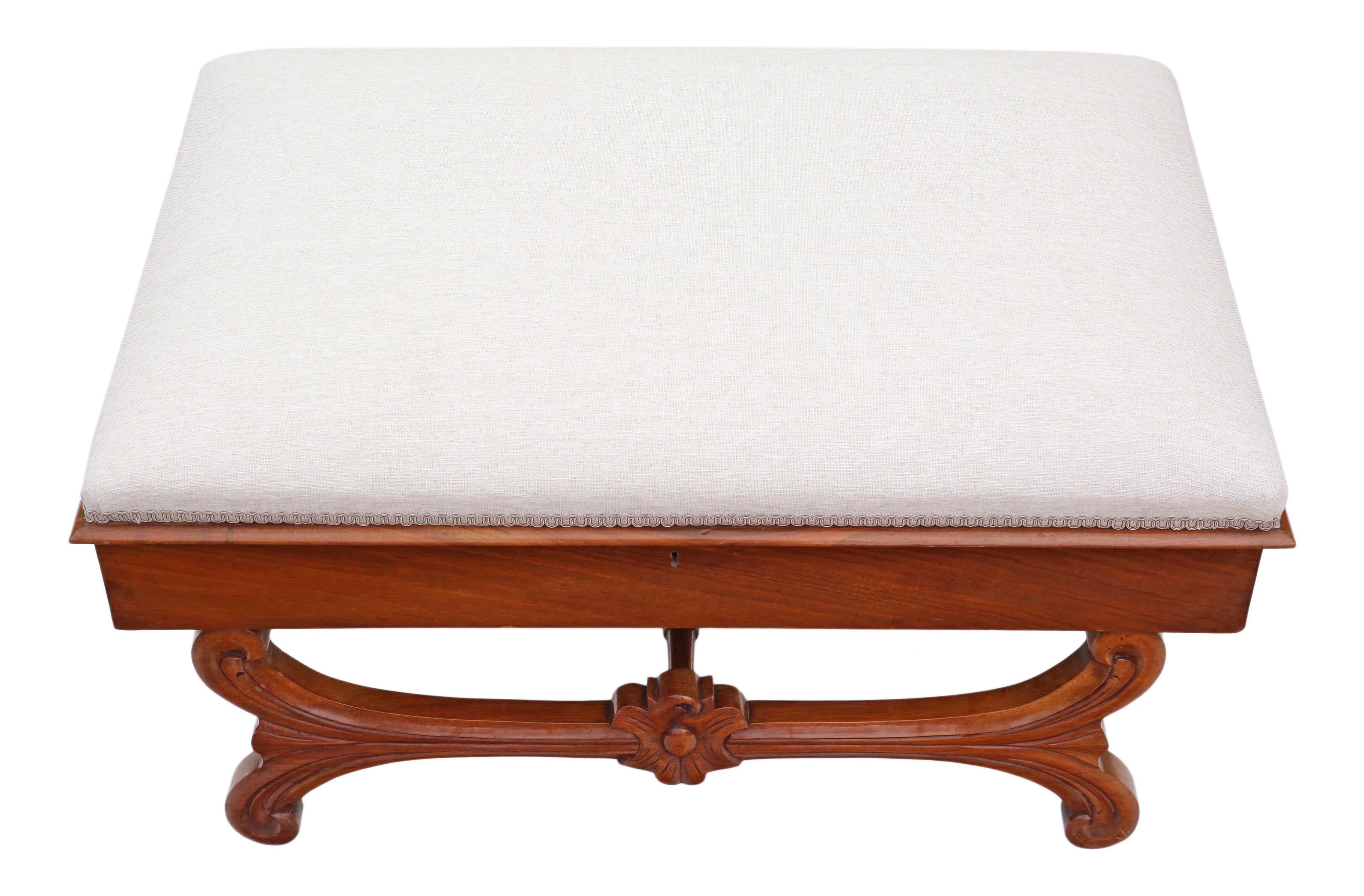Victorien Grande chaise ottomane victorienne en noyer avec cadre en forme de X en vente