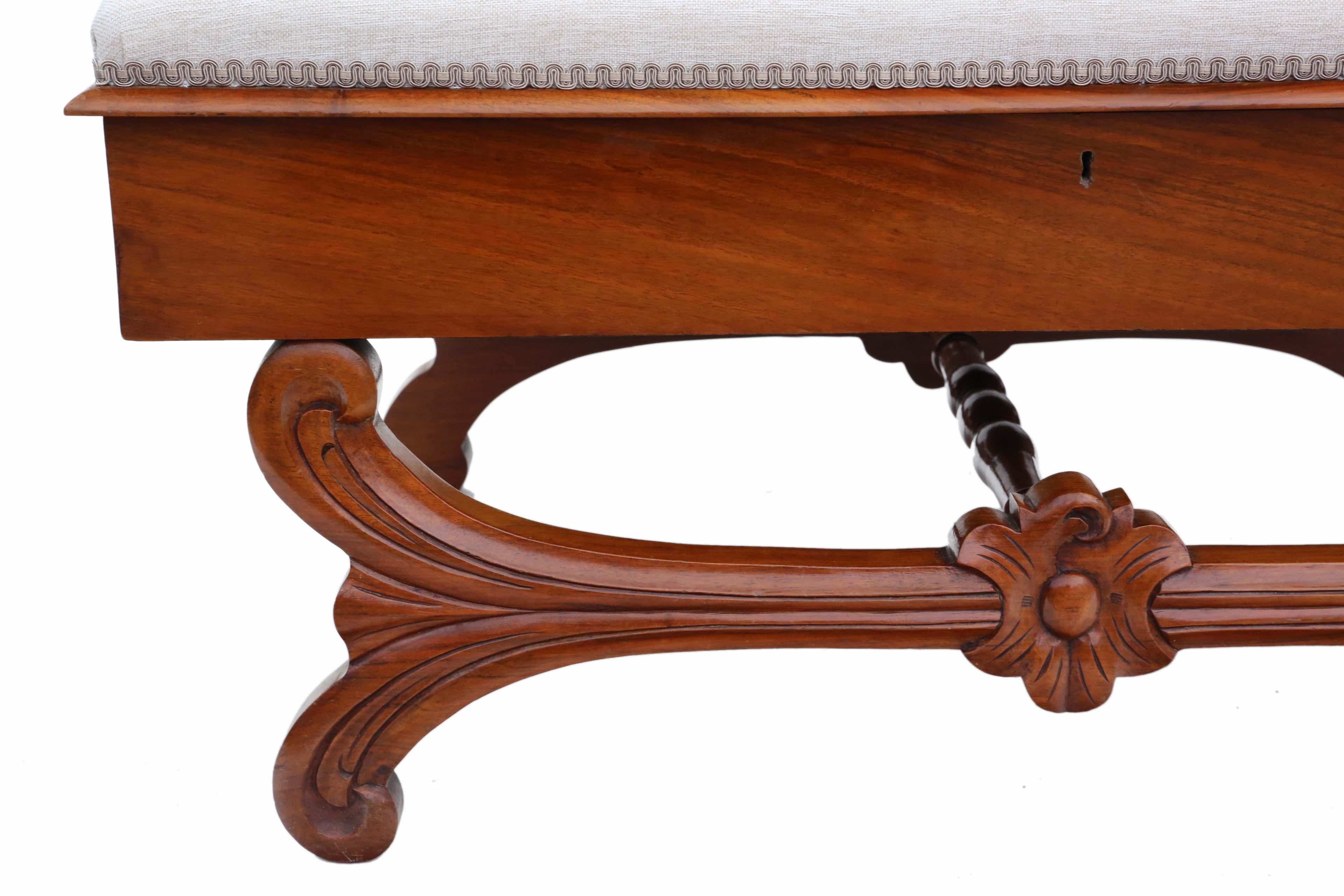 Grande chaise ottomane victorienne en noyer avec cadre en forme de X en vente 2