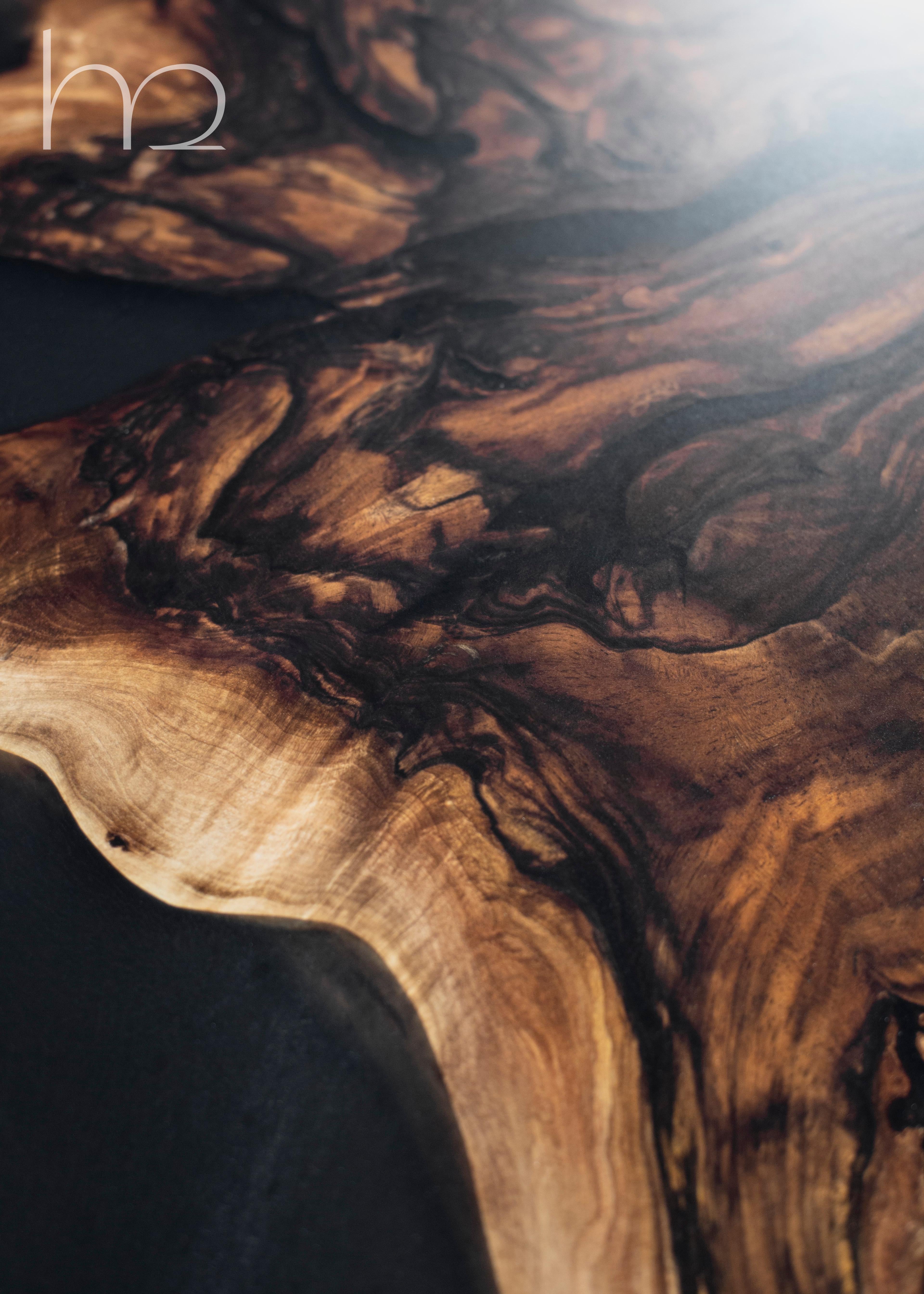 Großer Nussbaum Wood Esszimmertisch Luxuriöse Esstische Handgemacht Rustikal (Geschweißt) im Angebot