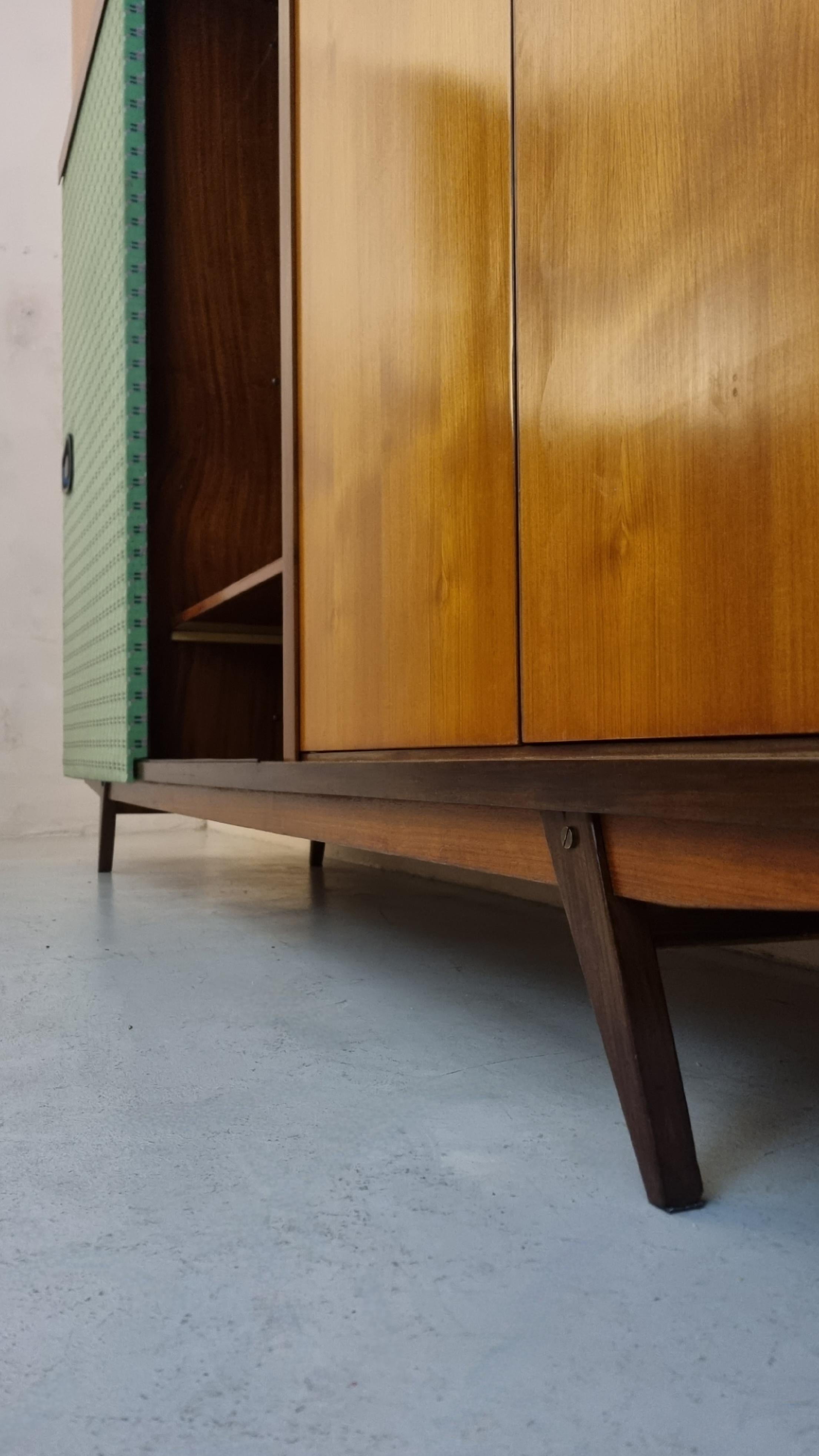 Large wardrobe unit attributed to Gio Ponti  1950s. in vendita 4