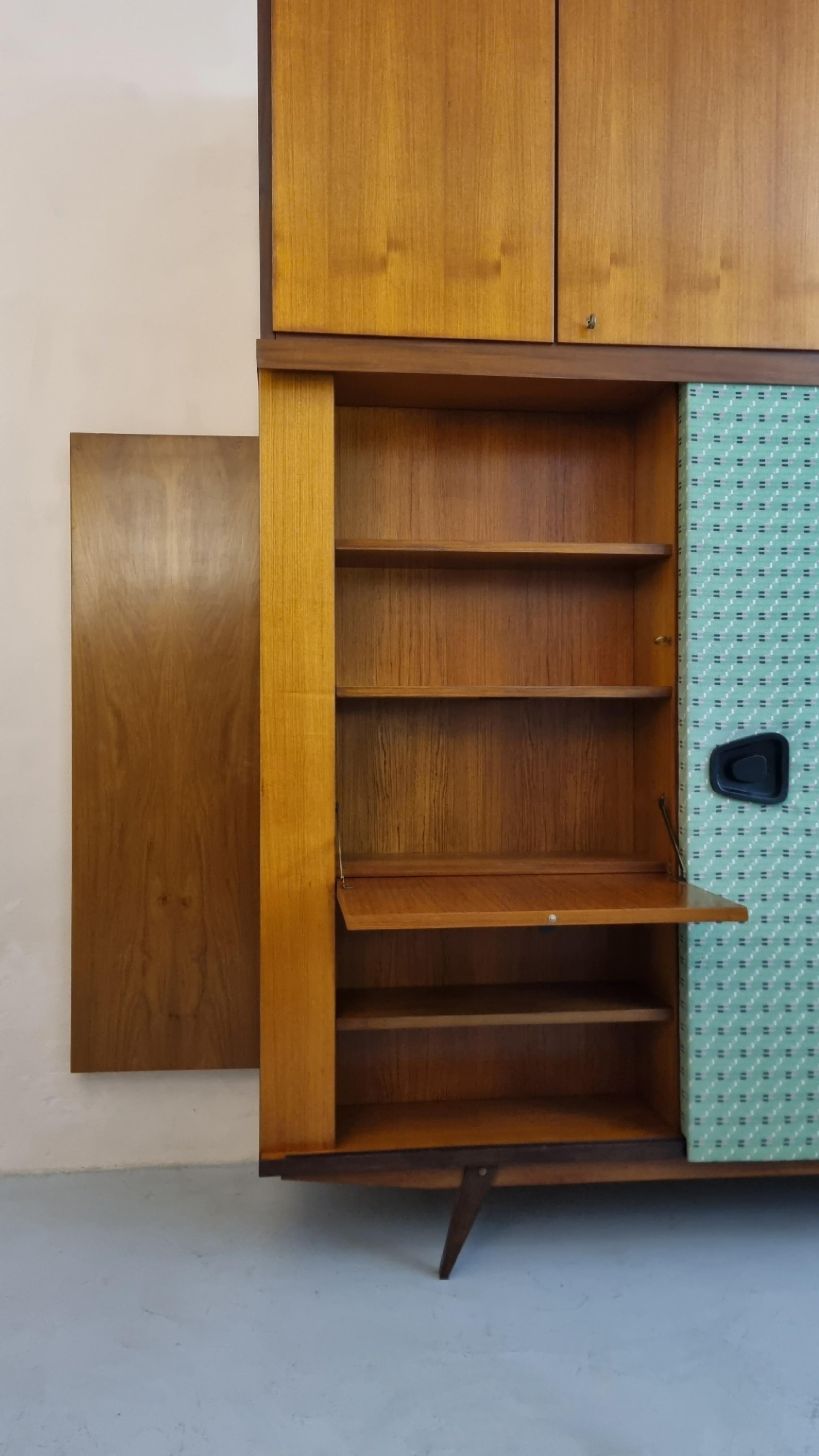 Large wardrobe unit attributed to Gio Ponti  1950s. in vendita 5
