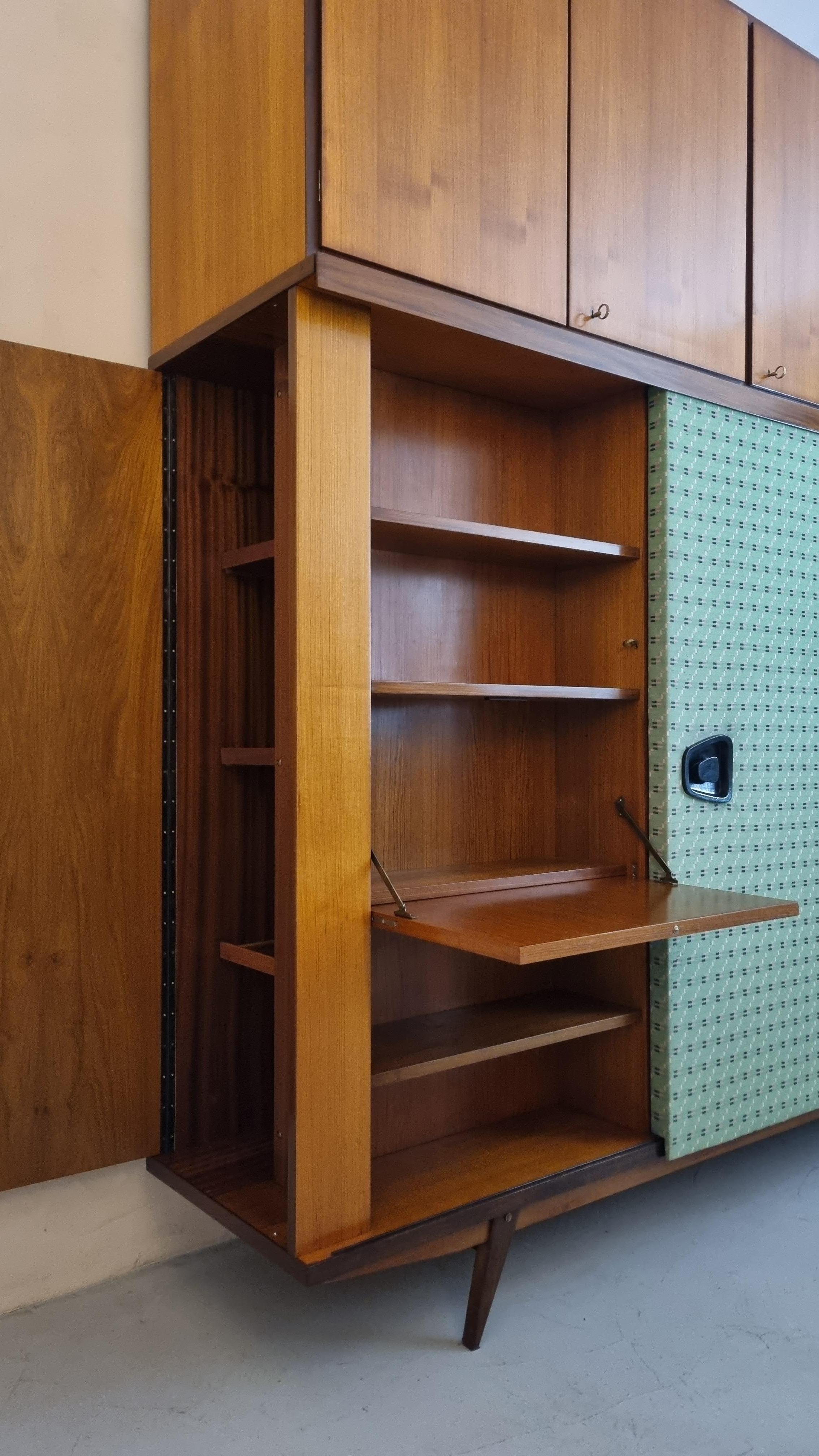 Large wardrobe unit attributed to Gio Ponti  1950s. in vendita 6