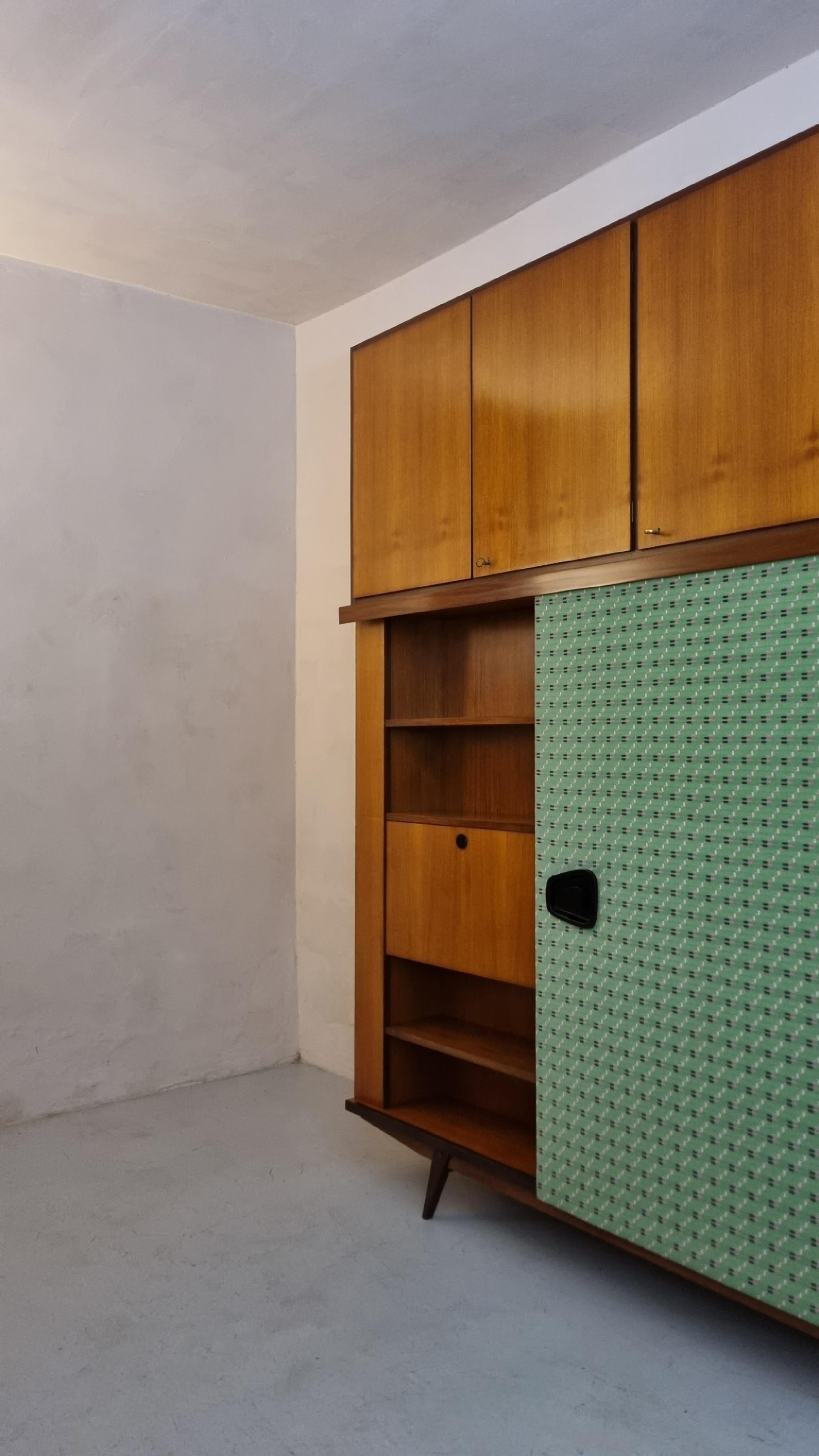 Italian Large wardrobe unit attributed to Gio Ponti  1950s. in vendita