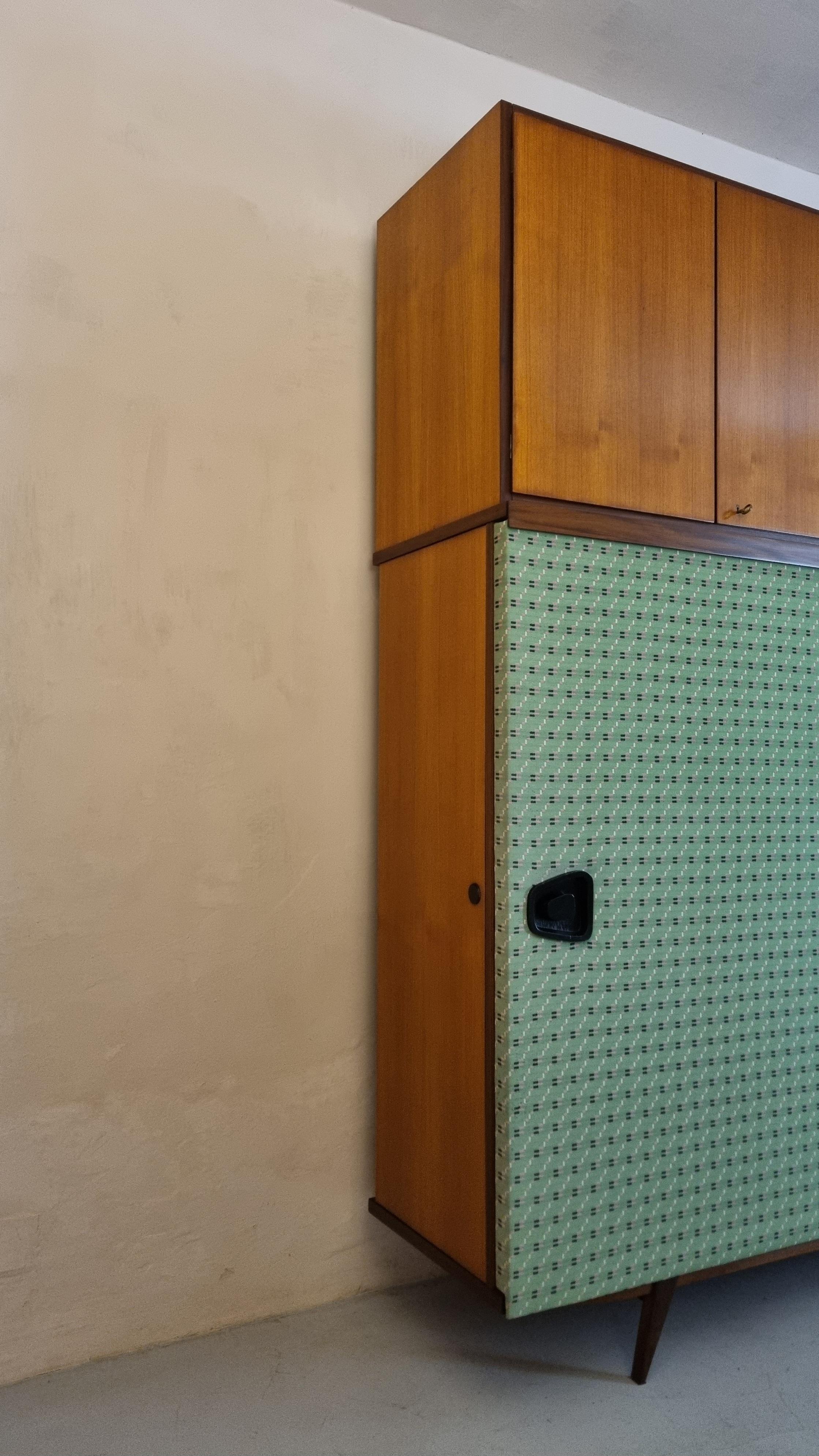Impiallacciato Large wardrobe unit attributed to Gio Ponti  1950s. in vendita