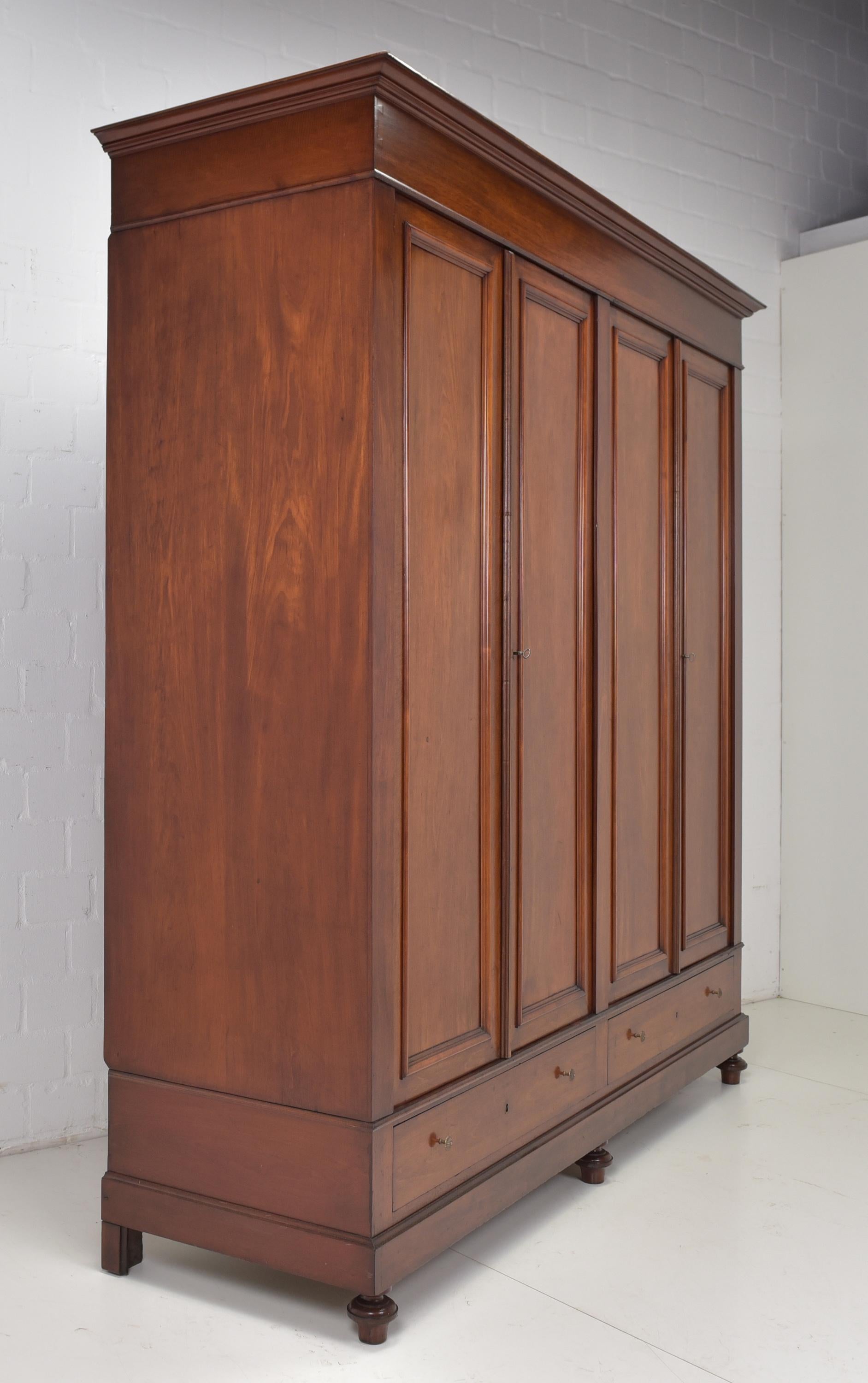 Large Wardrobe with Four-Door Bar and Shelves in Mahogany, 1880 6