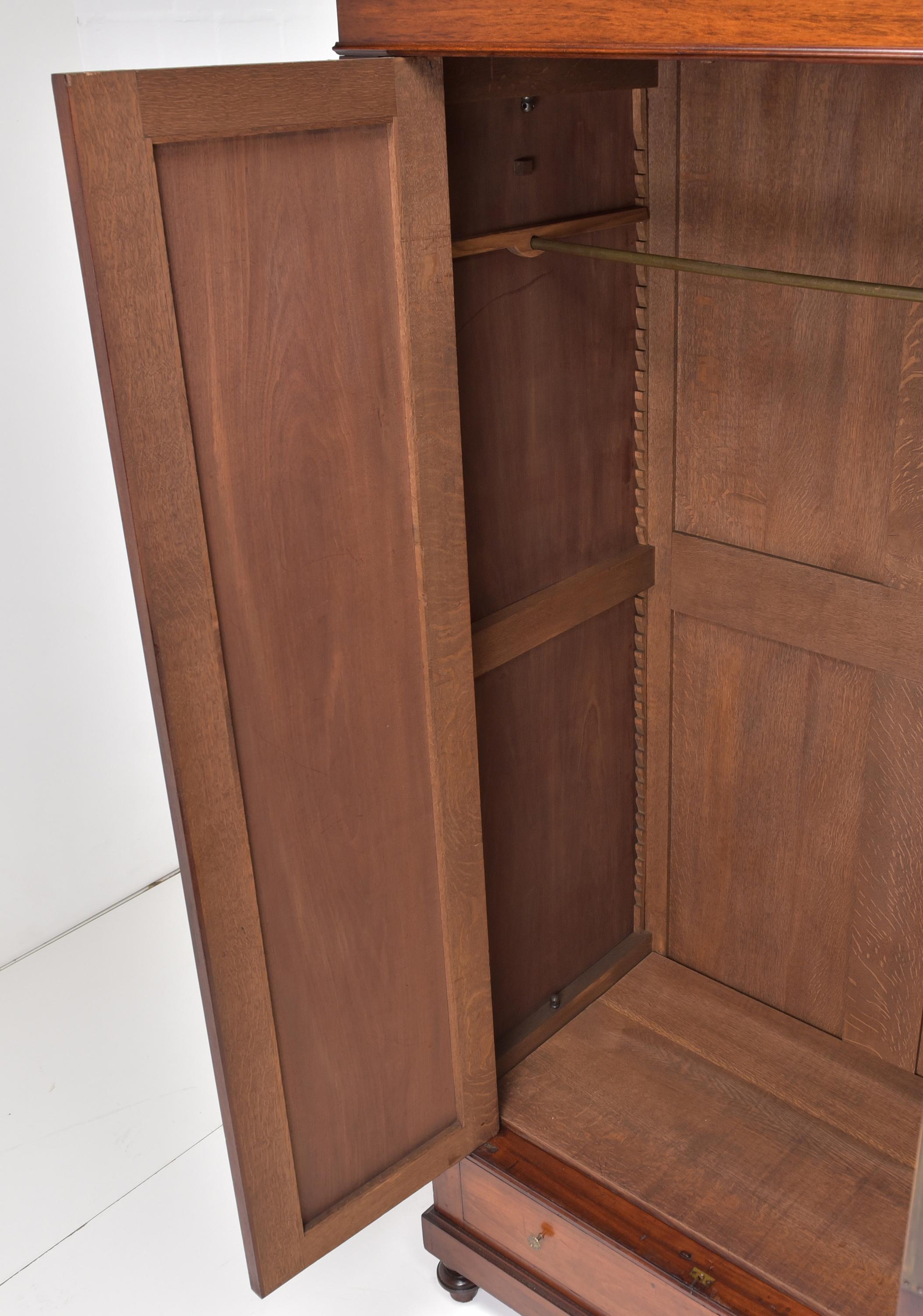 Large Wardrobe with Four-Door Bar and Shelves in Mahogany, 1880 In Good Condition In Lüdinghausen, DE