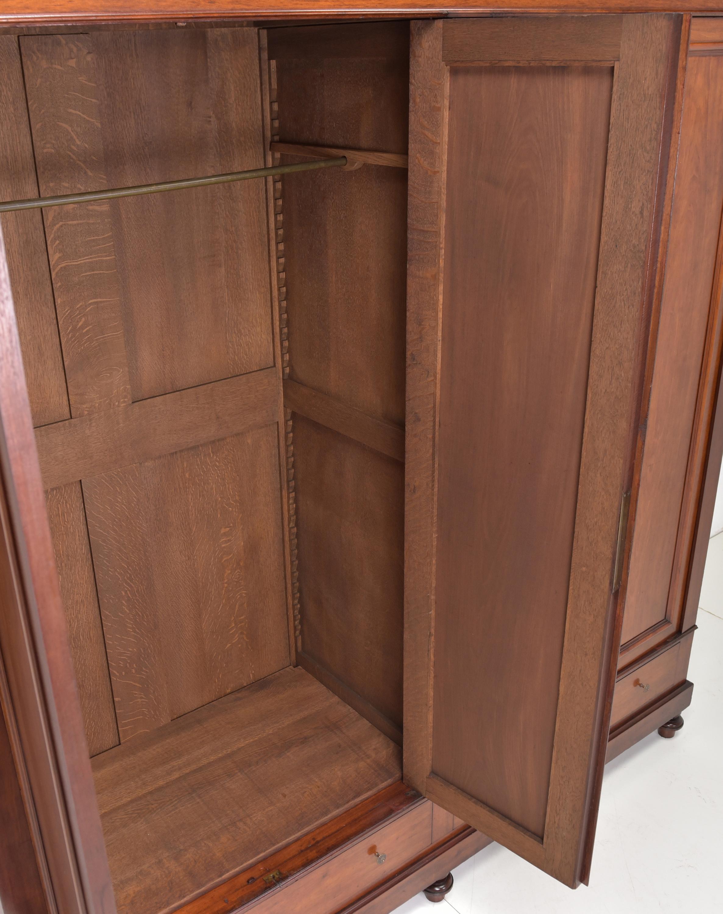 19th Century Large Wardrobe with Four-Door Bar and Shelves in Mahogany, 1880