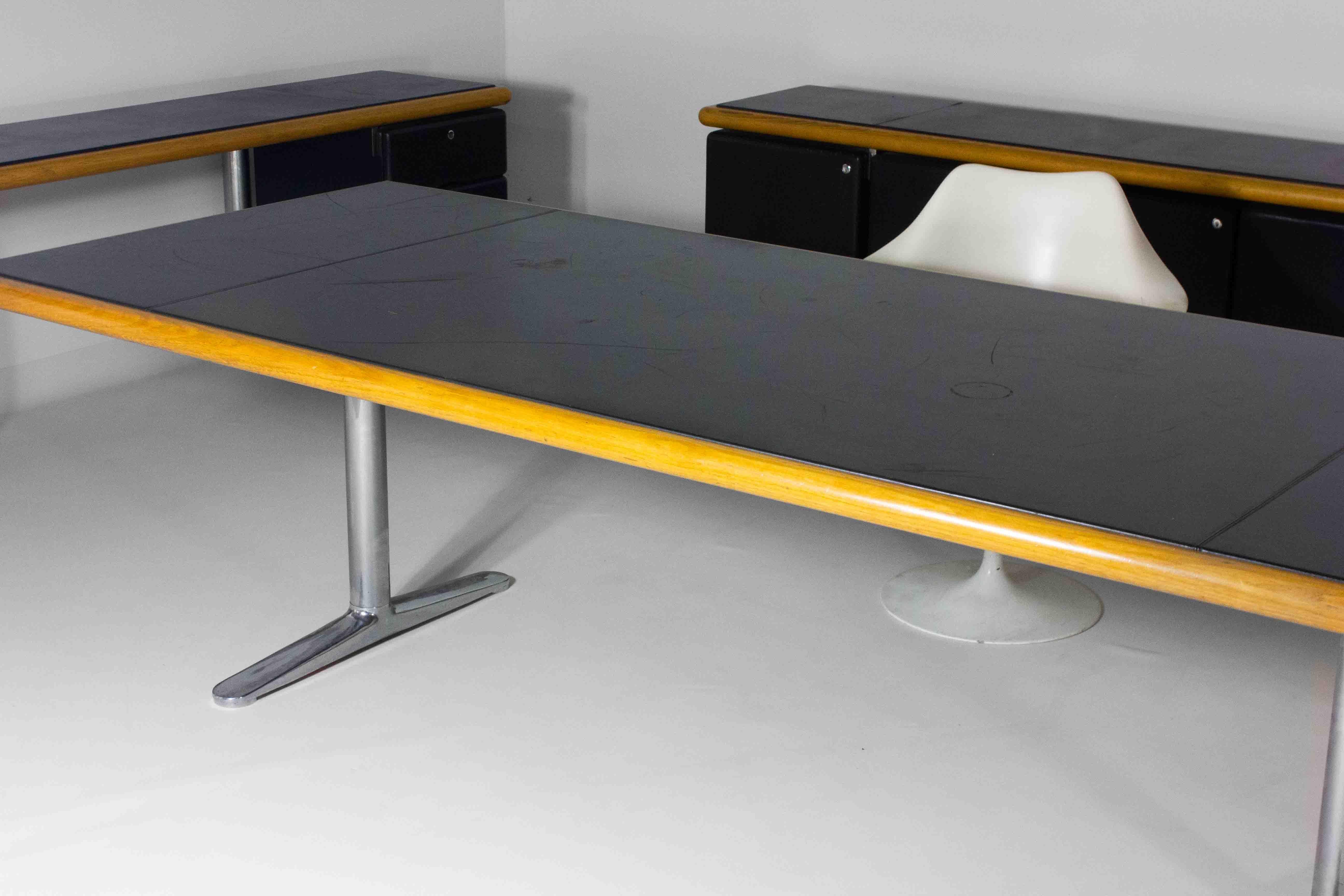 Late 20th Century Large Warren Platner leather desk by Knoll International, 1973