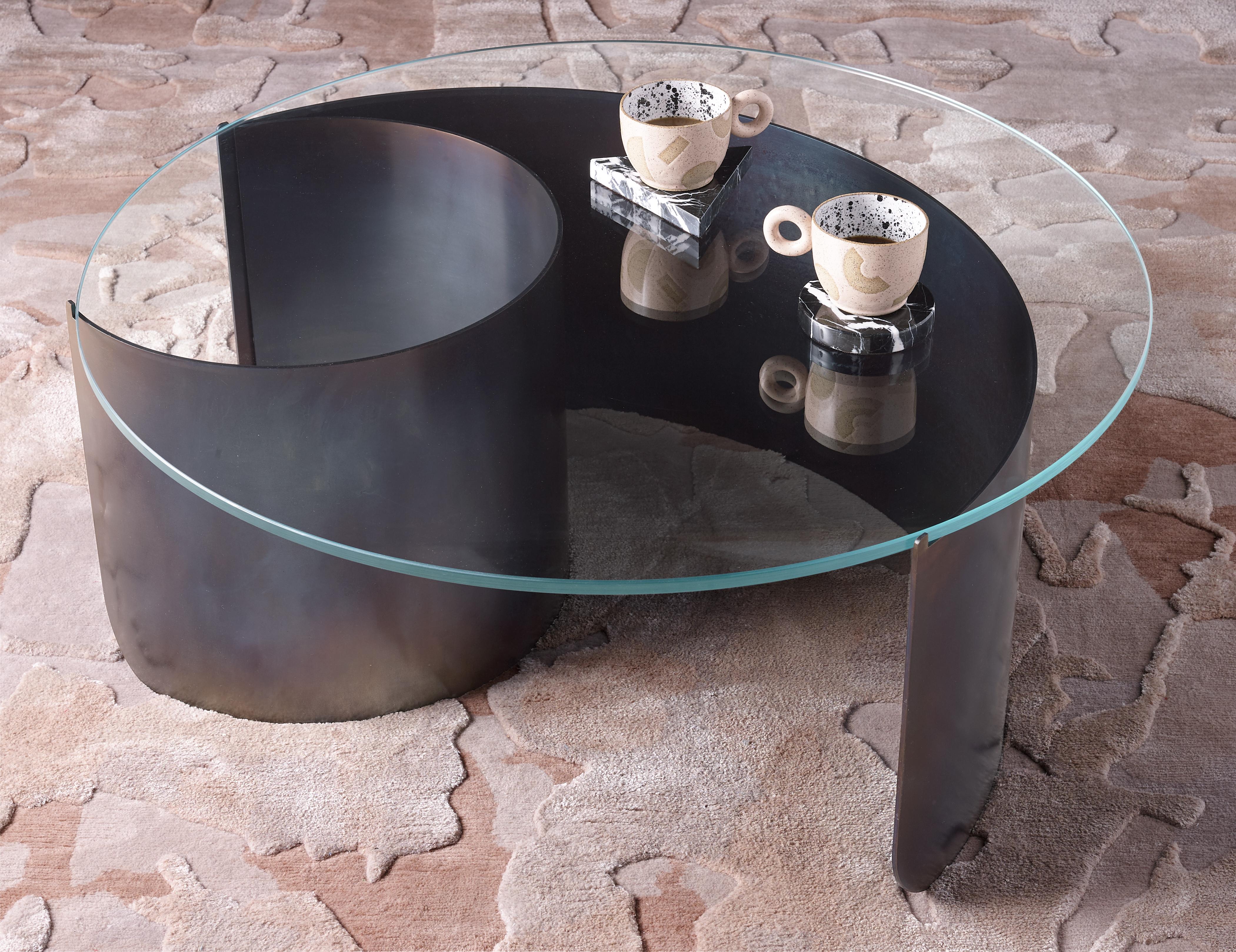 Modern Large Wave Coffee Table in Contemporary Heat Tempered Steel and Starphire Glass For Sale