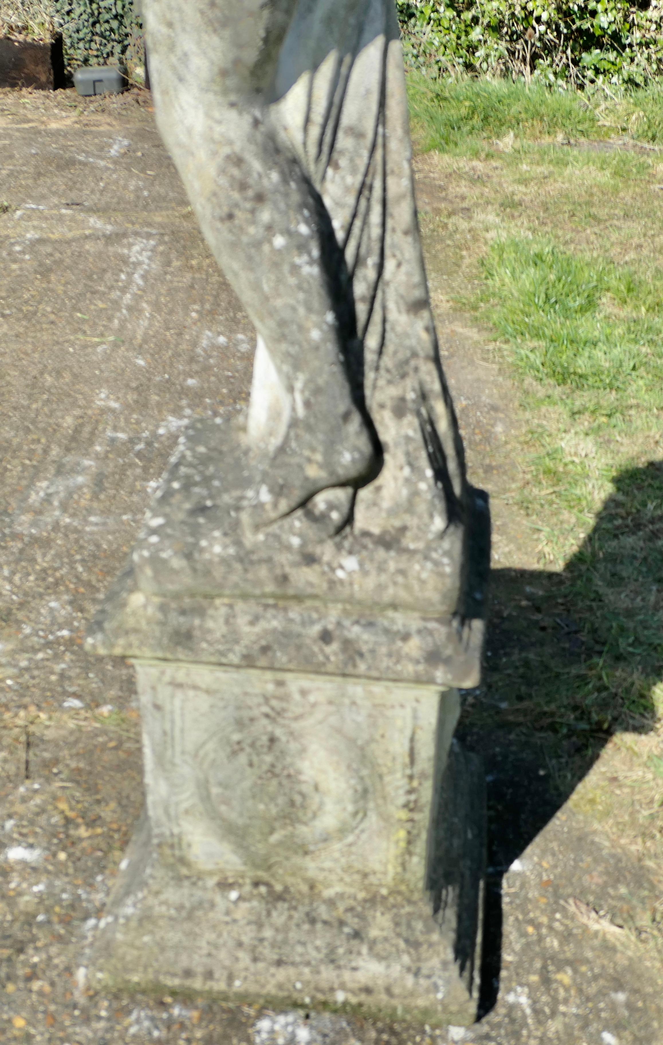 Grande statue de jardin de Vénus  Grande statue de Vénus en vente 6
