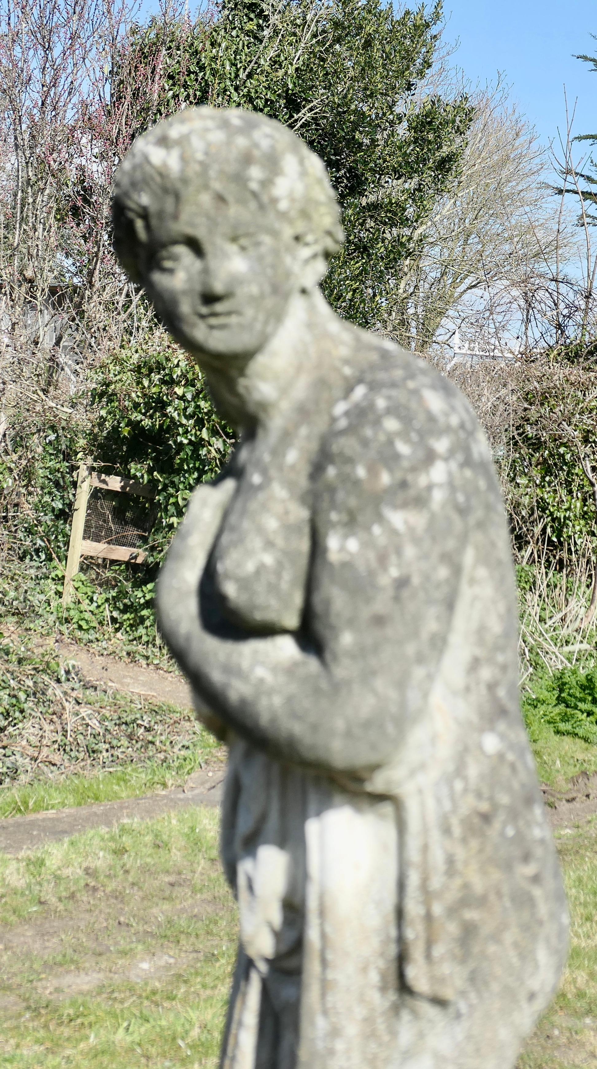 Grande statue de jardin de Vénus  Grande statue de Vénus Bon état - En vente à Godshill, Isle of Wight