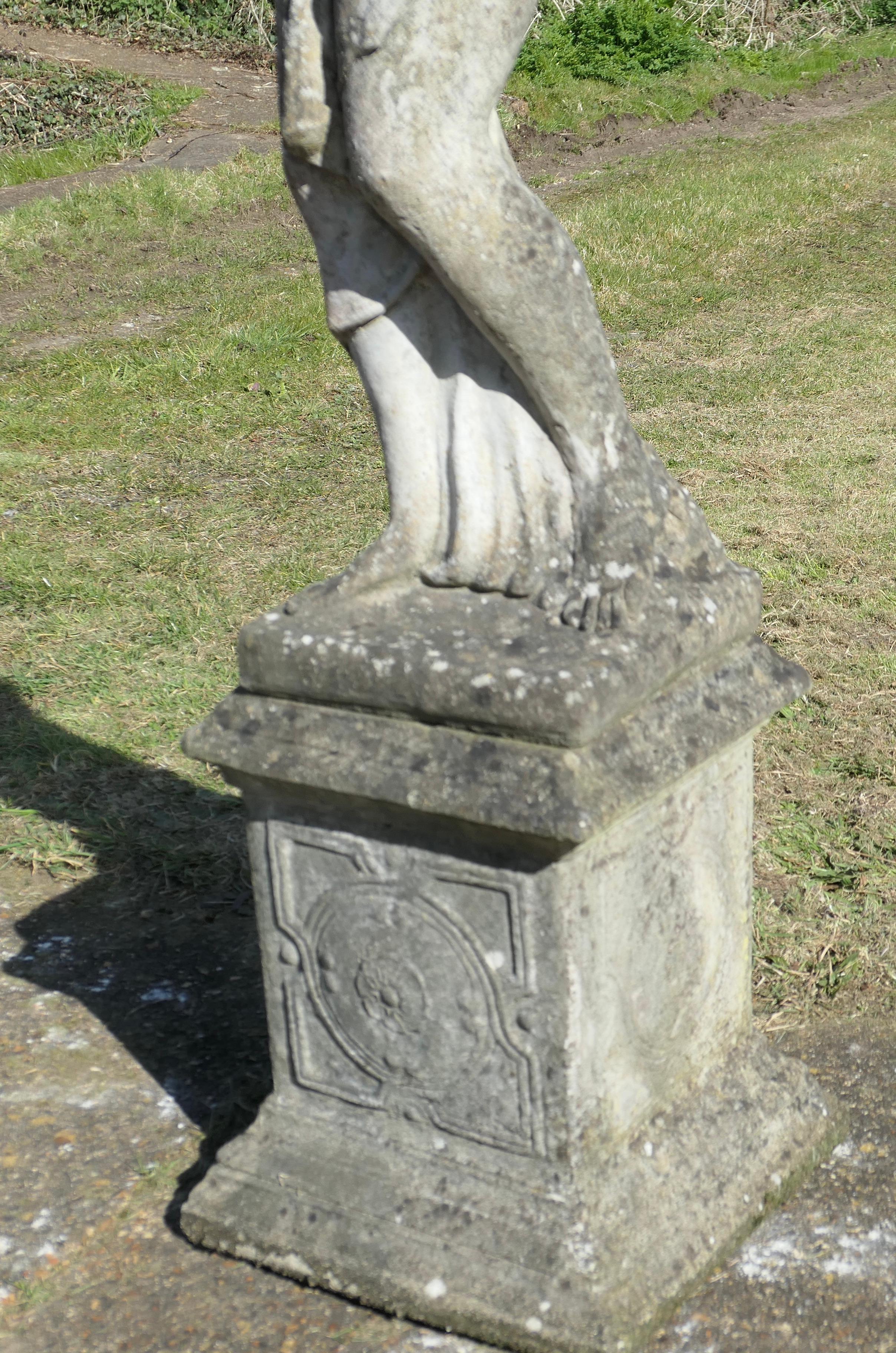 Début du 20ème siècle Grande statue de jardin de Vénus  Grande statue de Vénus en vente