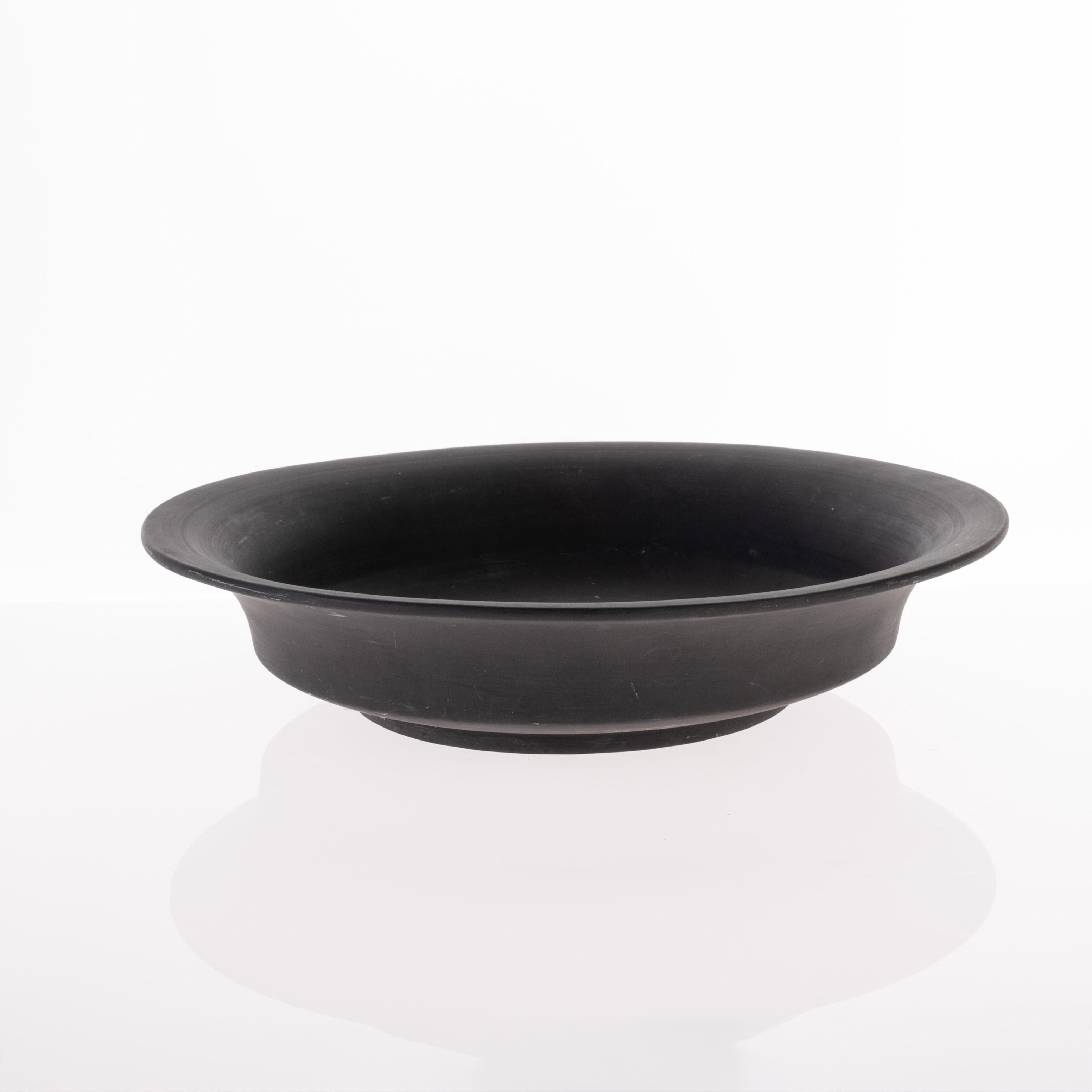 Large Wedgwood Black Basalt Jasper Table Centrepiece Fruit Bowl In Good Condition In Nottingham, GB