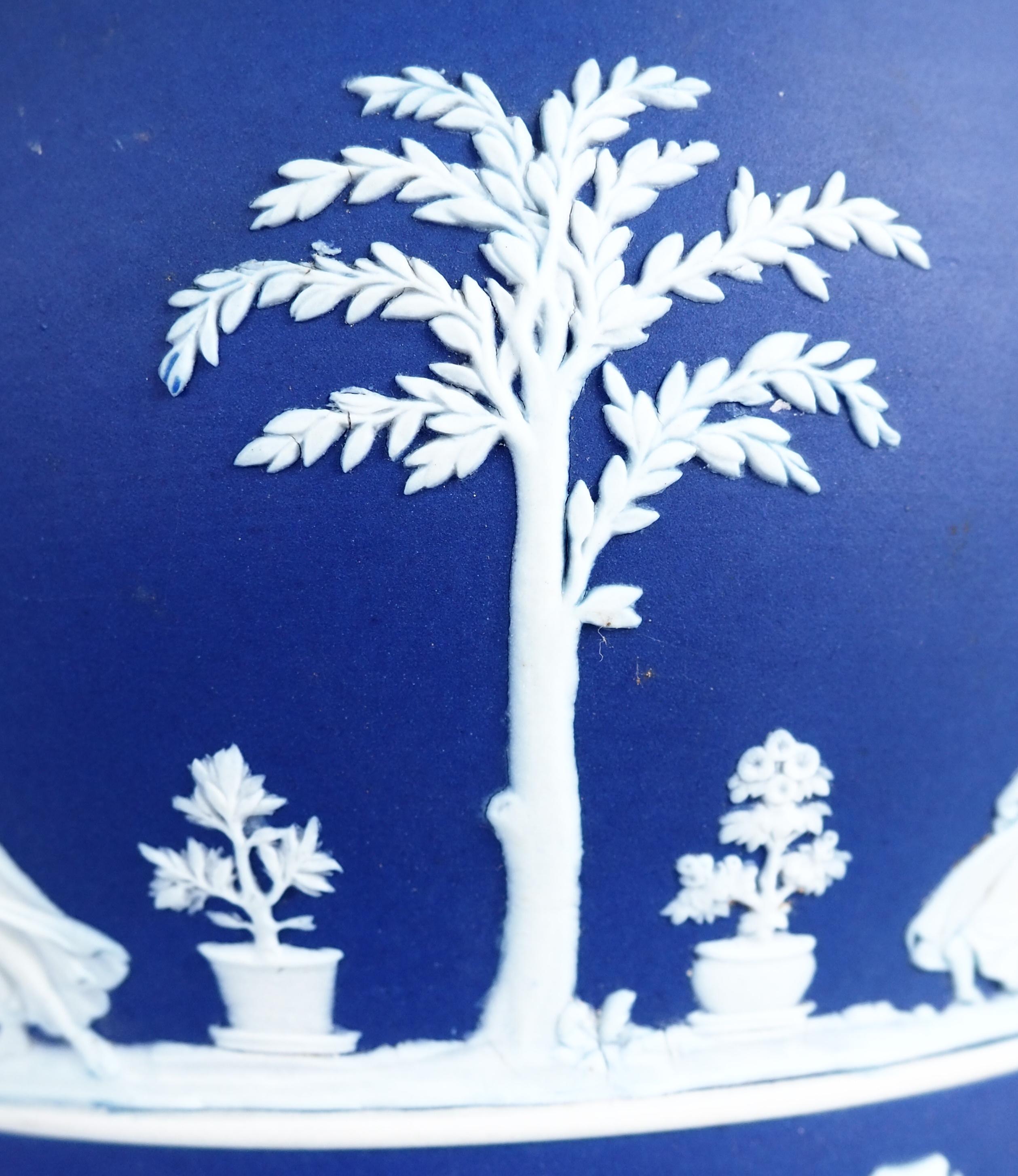 Large Wedgwood blue jasperware cachepot, 19th century 4
