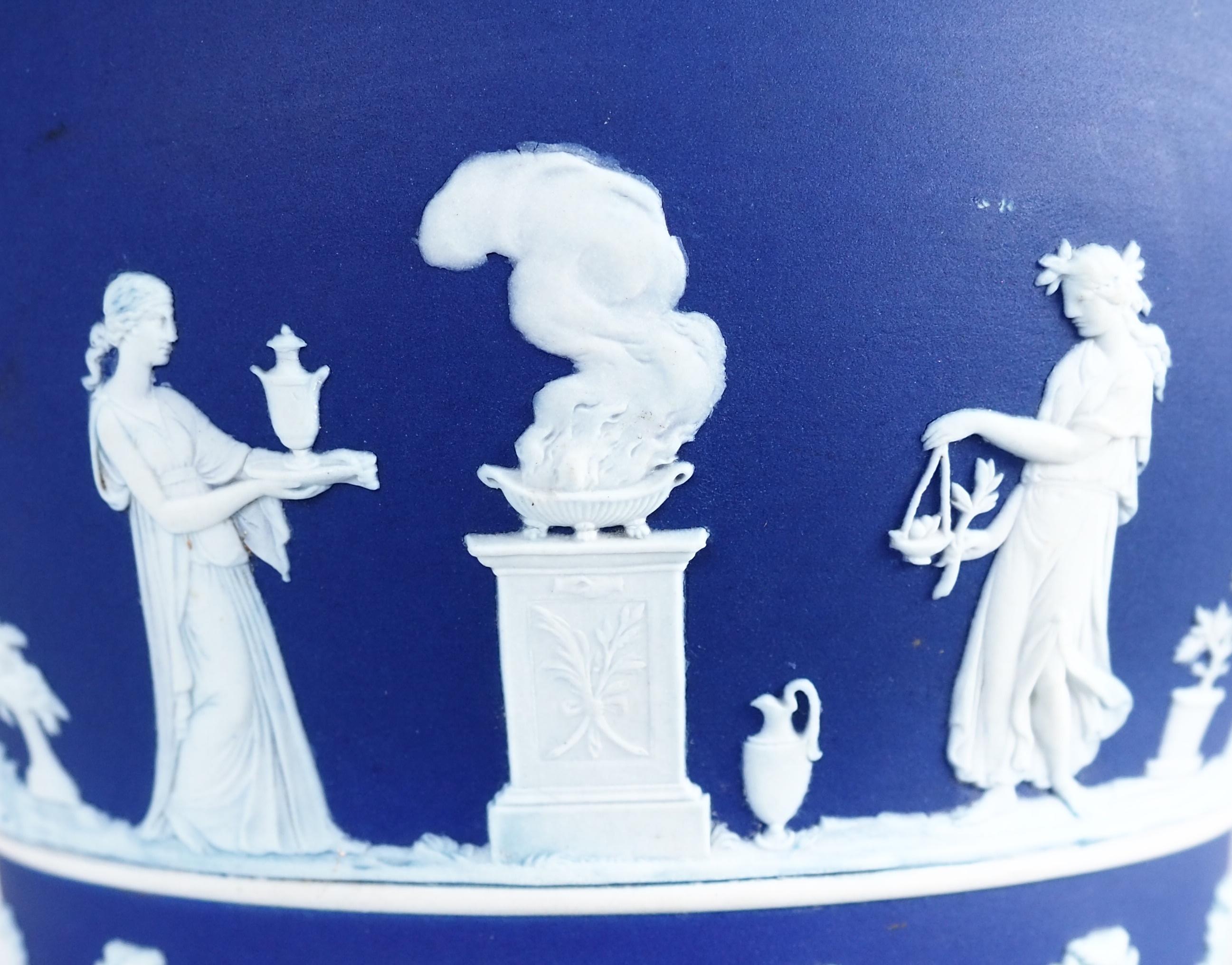 Large Wedgwood blue jasperware cachepot, 19th century 5
