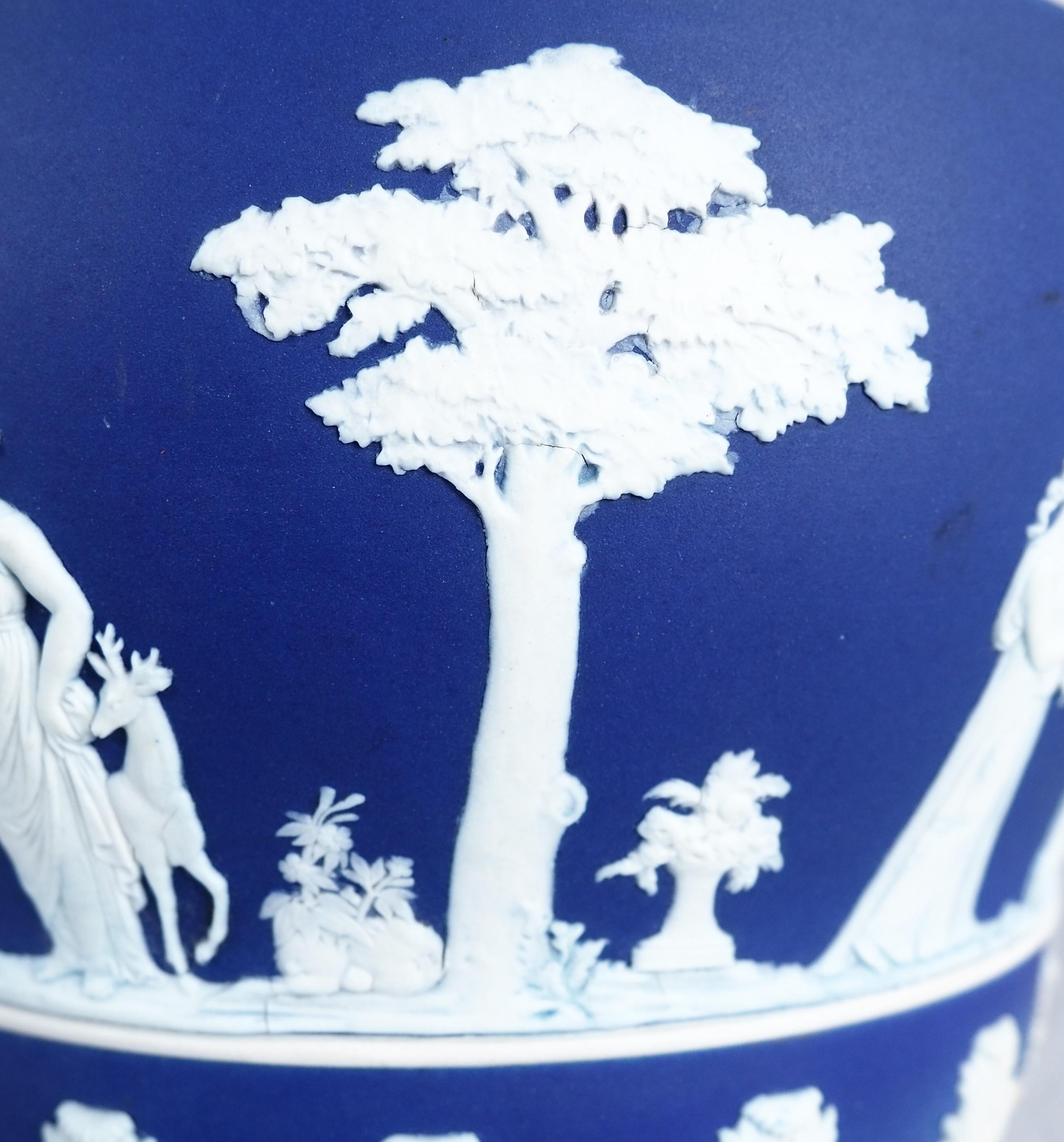 Large Wedgwood blue jasperware cachepot, 19th century 6