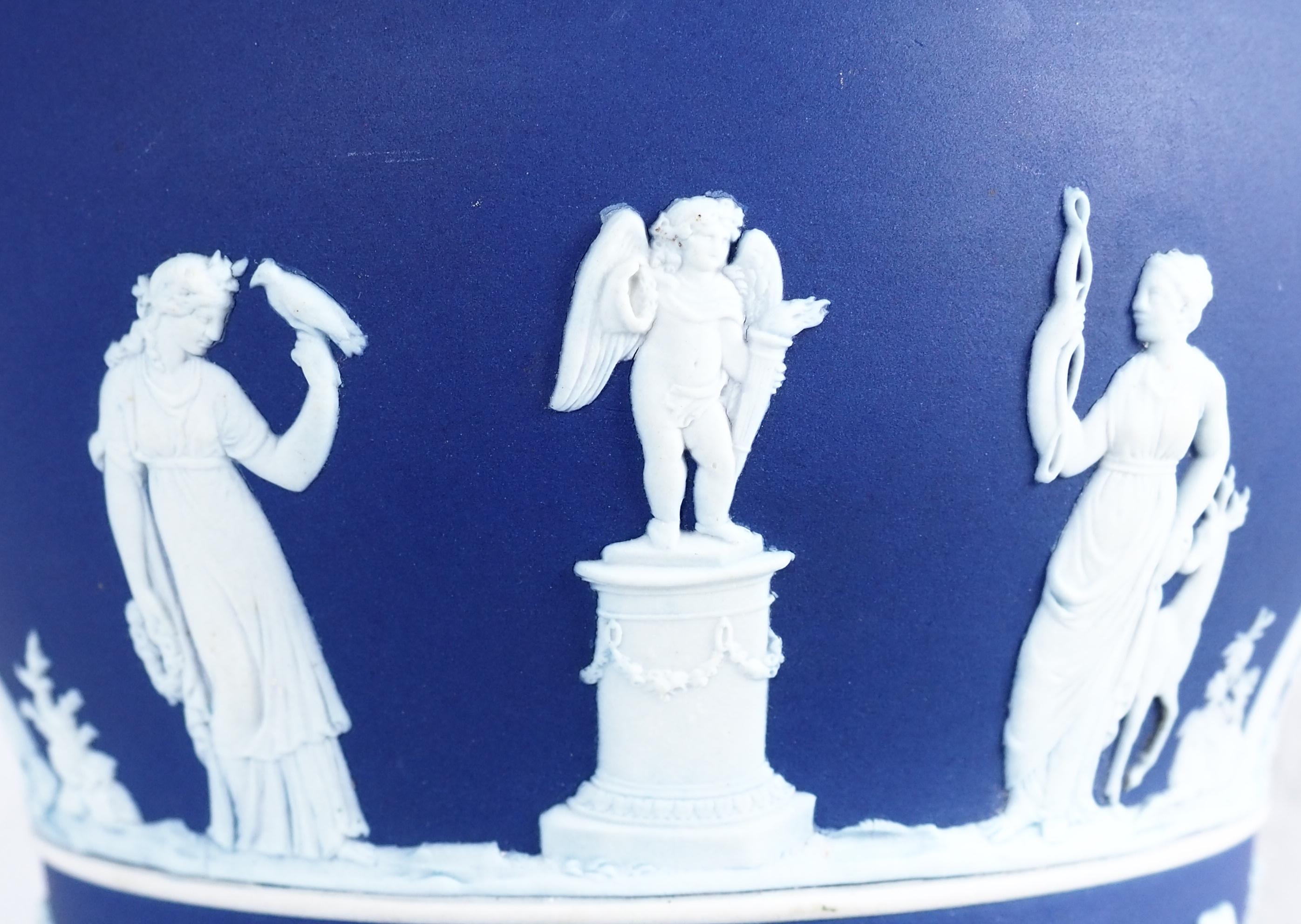 Large Wedgwood blue jasperware cachepot, 19th century 7