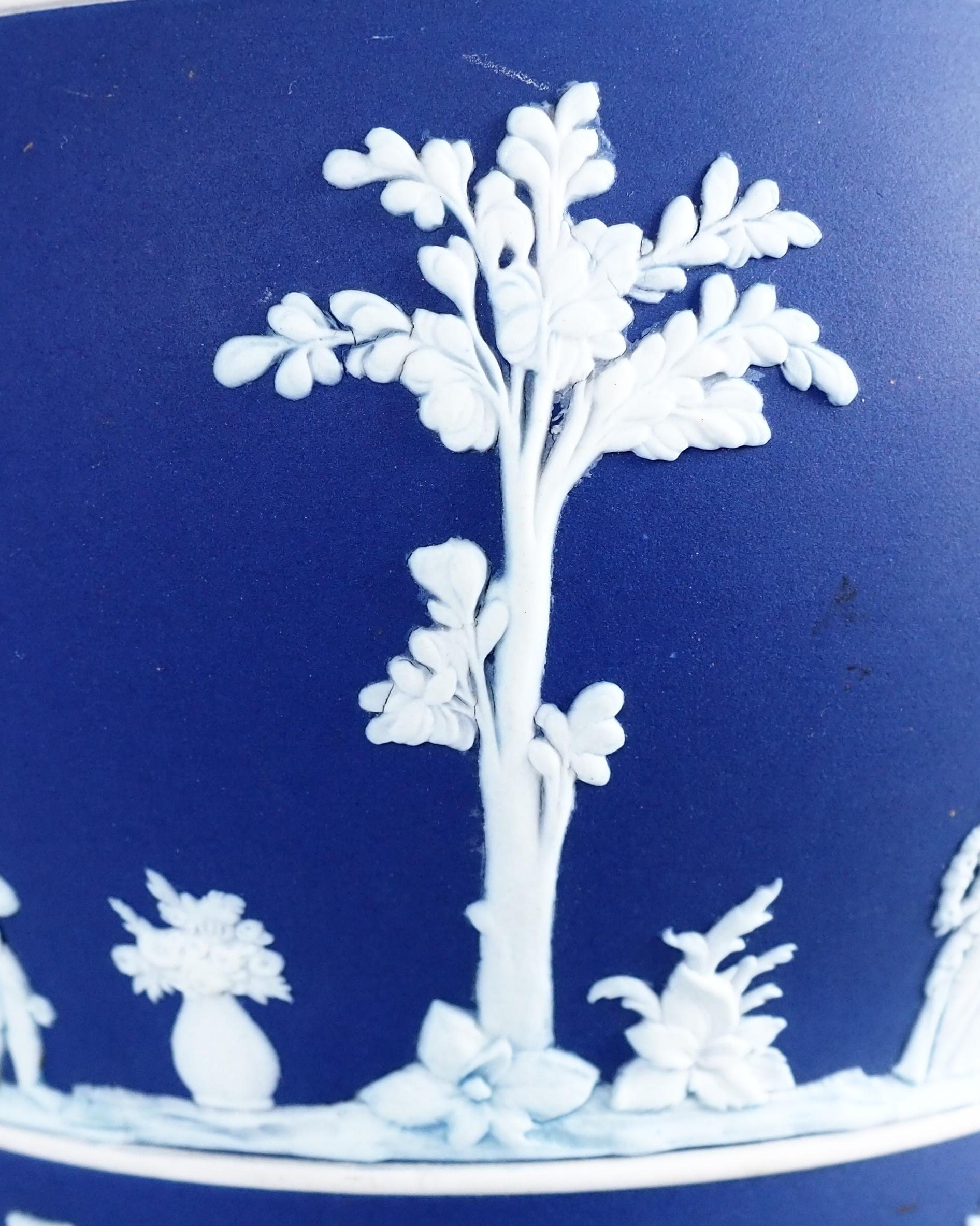 Large Wedgwood blue jasperware cachepot, 19th century 8