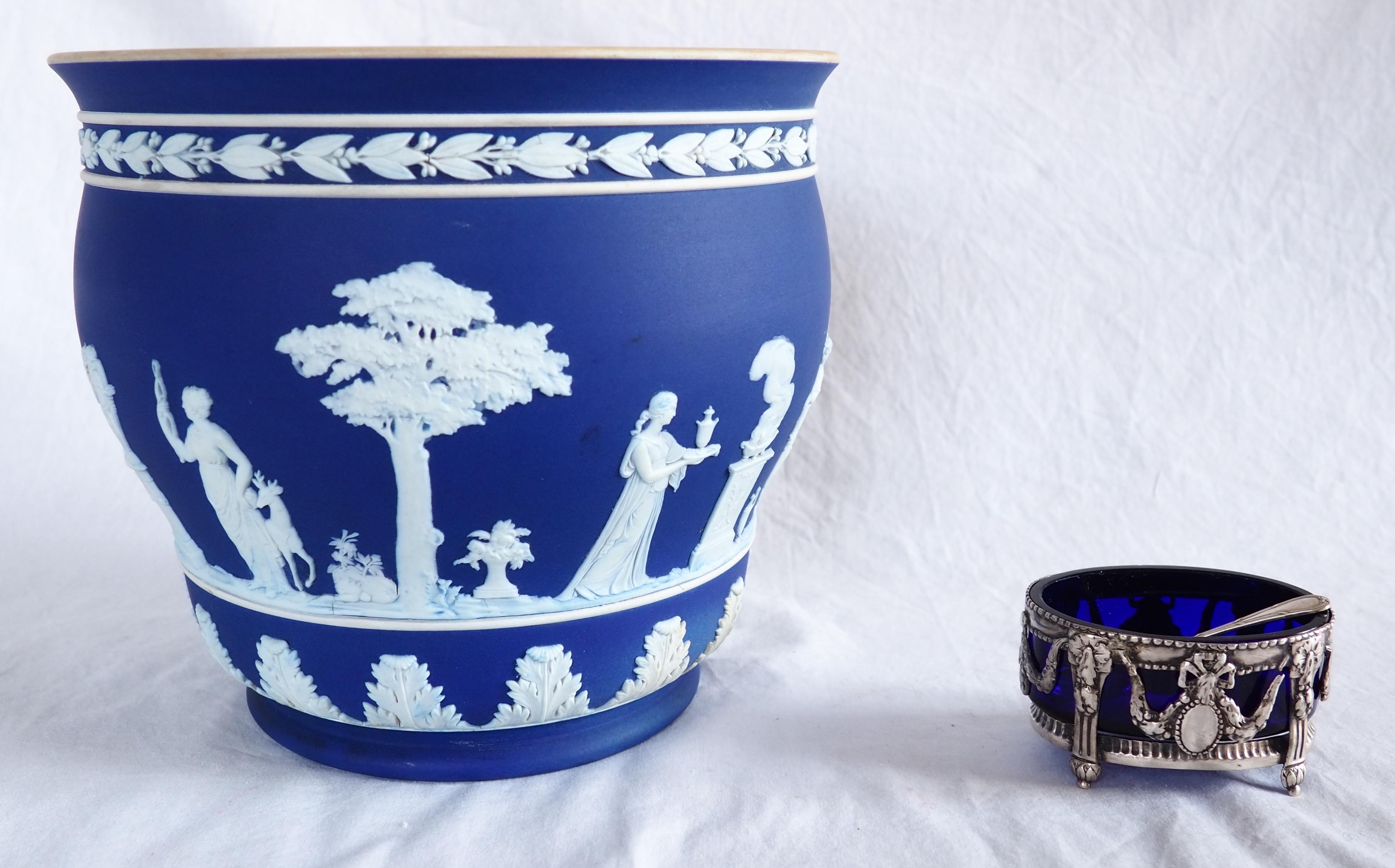 Large Wedgwood blue jasperware cachepot, 19th century 13
