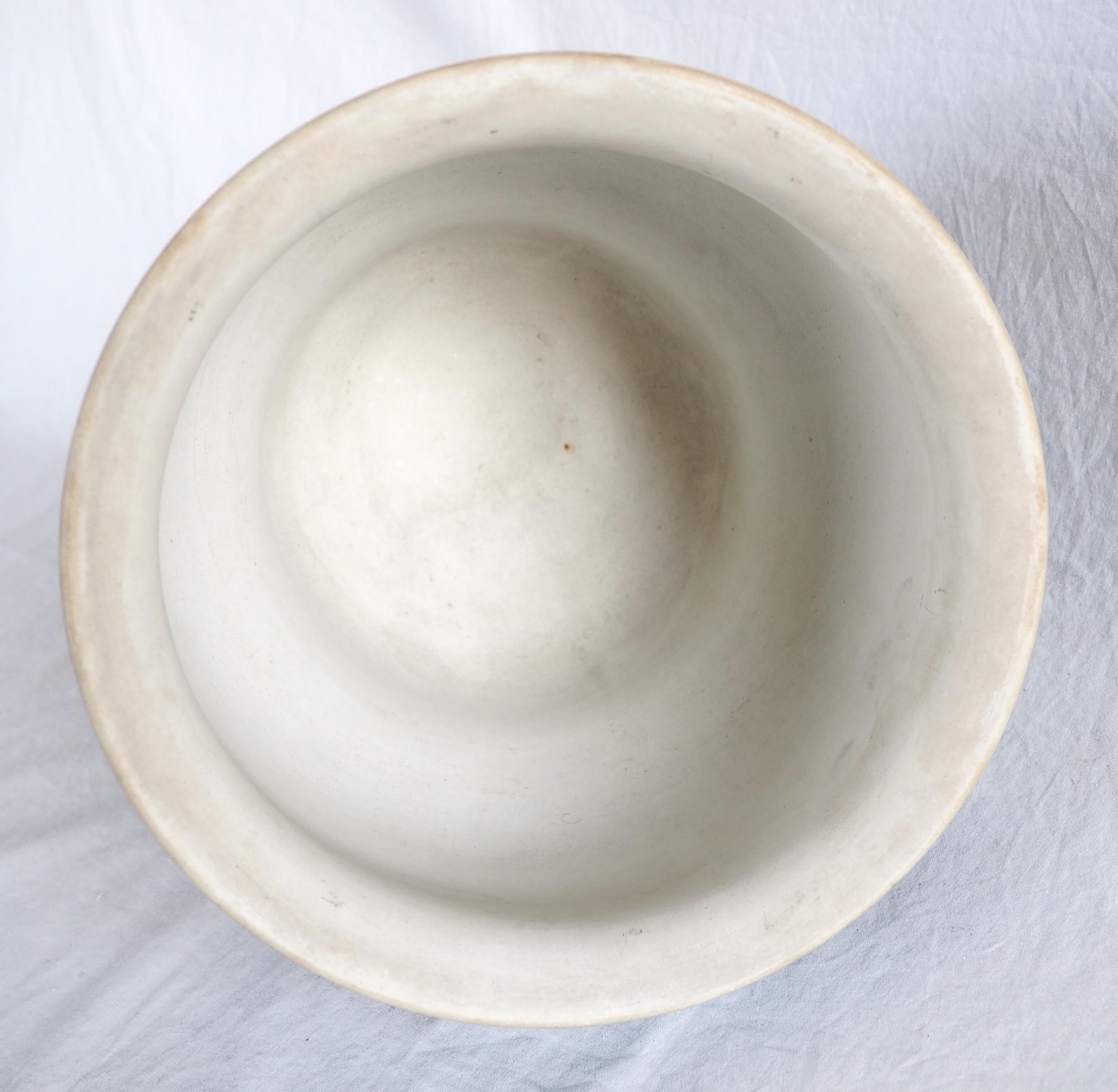 Large Wedgwood blue jasperware cachepot, 19th century In Good Condition In GRENOBLE, FR