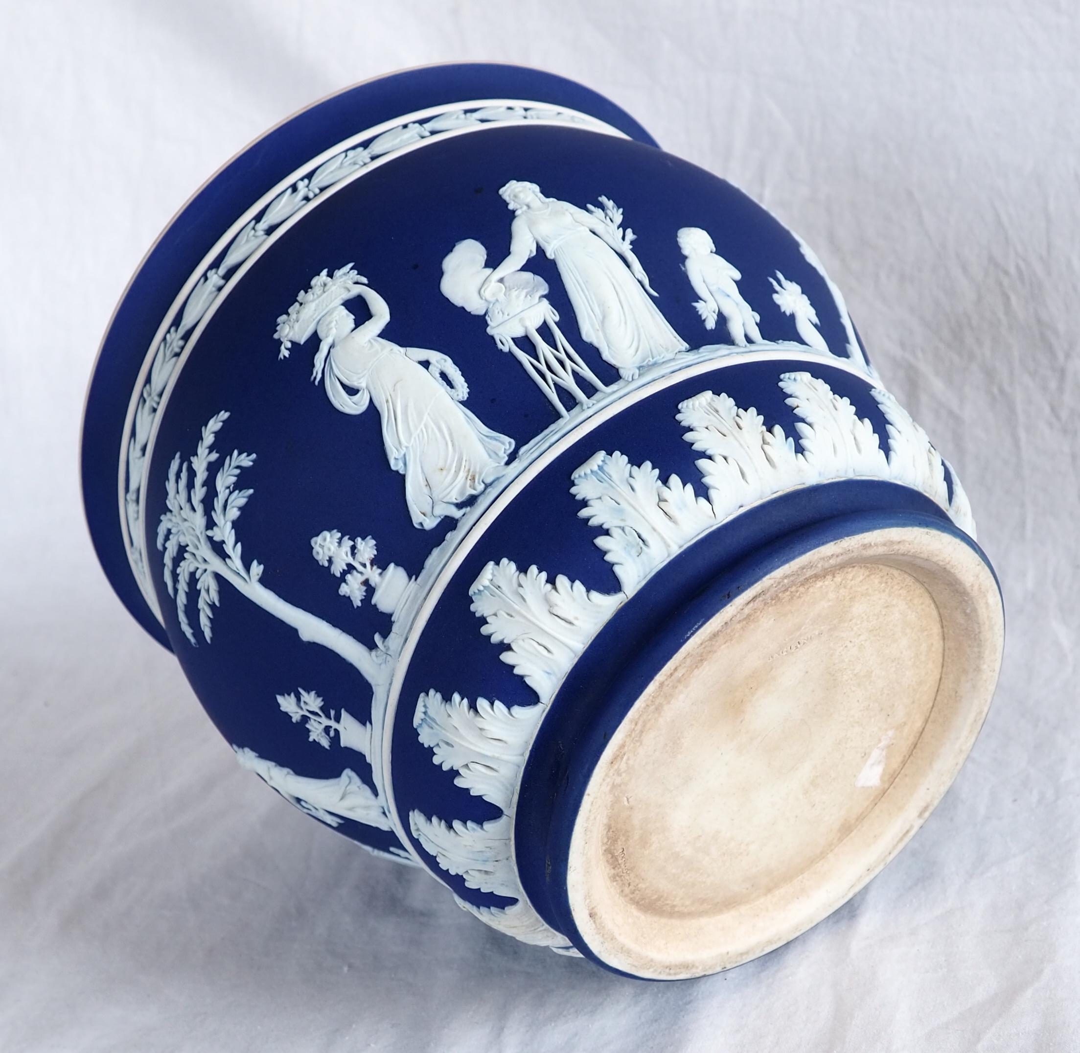 20th Century Large Wedgwood blue jasperware cachepot, 19th century