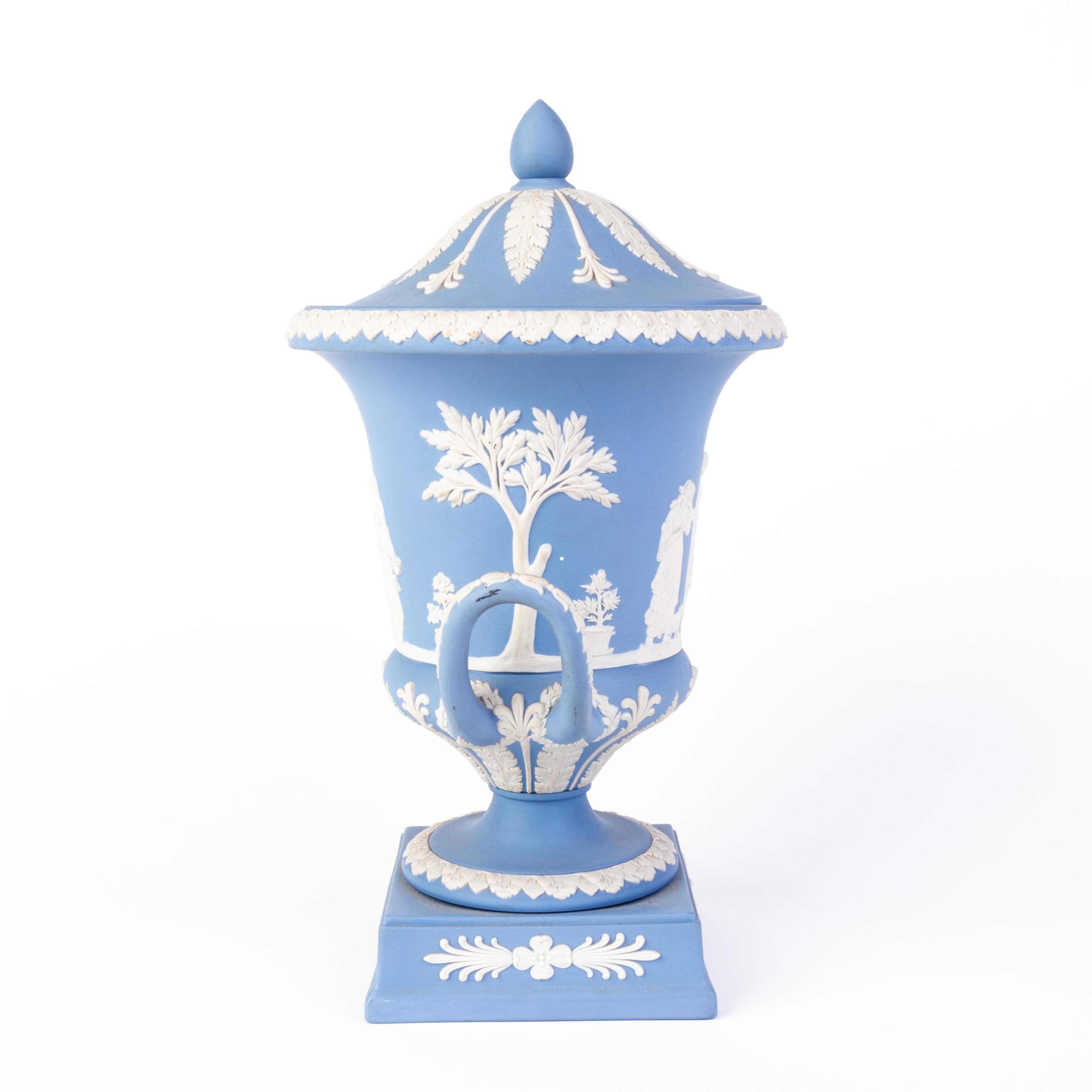 Large Wedgwood Blue Jasperware Cameo Neoclassical Urn Campana Vase
Good condition 
From a private collection.
Free international shipping.