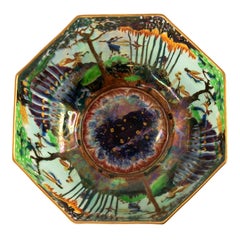 Gran cuenco Wedgwood Fairyland Lustre Elfos combate de boxeo y castillo en un camino 1920