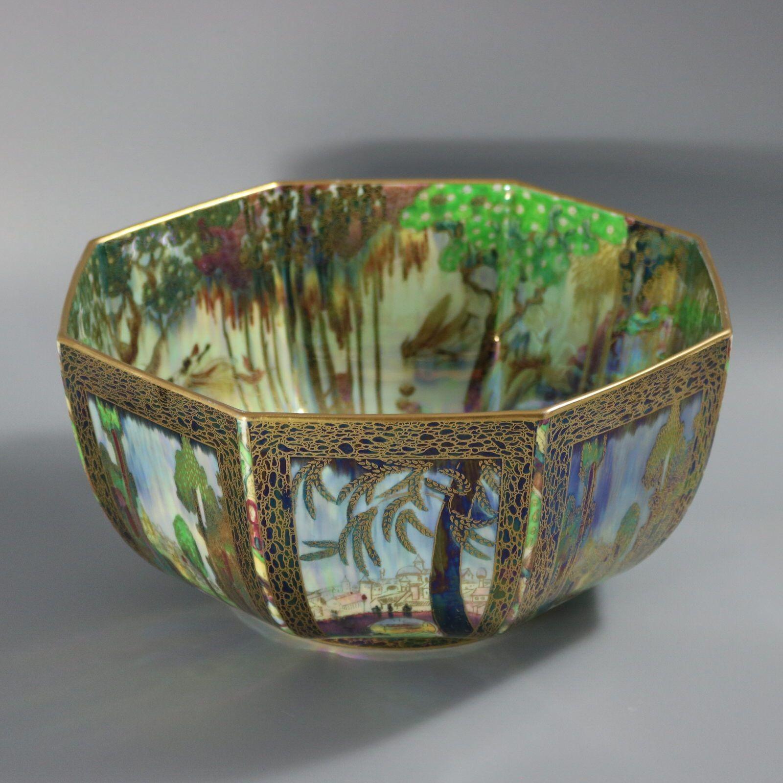 Wedgwood Fairyland Lustre cuenco octogonal decorado en Dana, diseño 