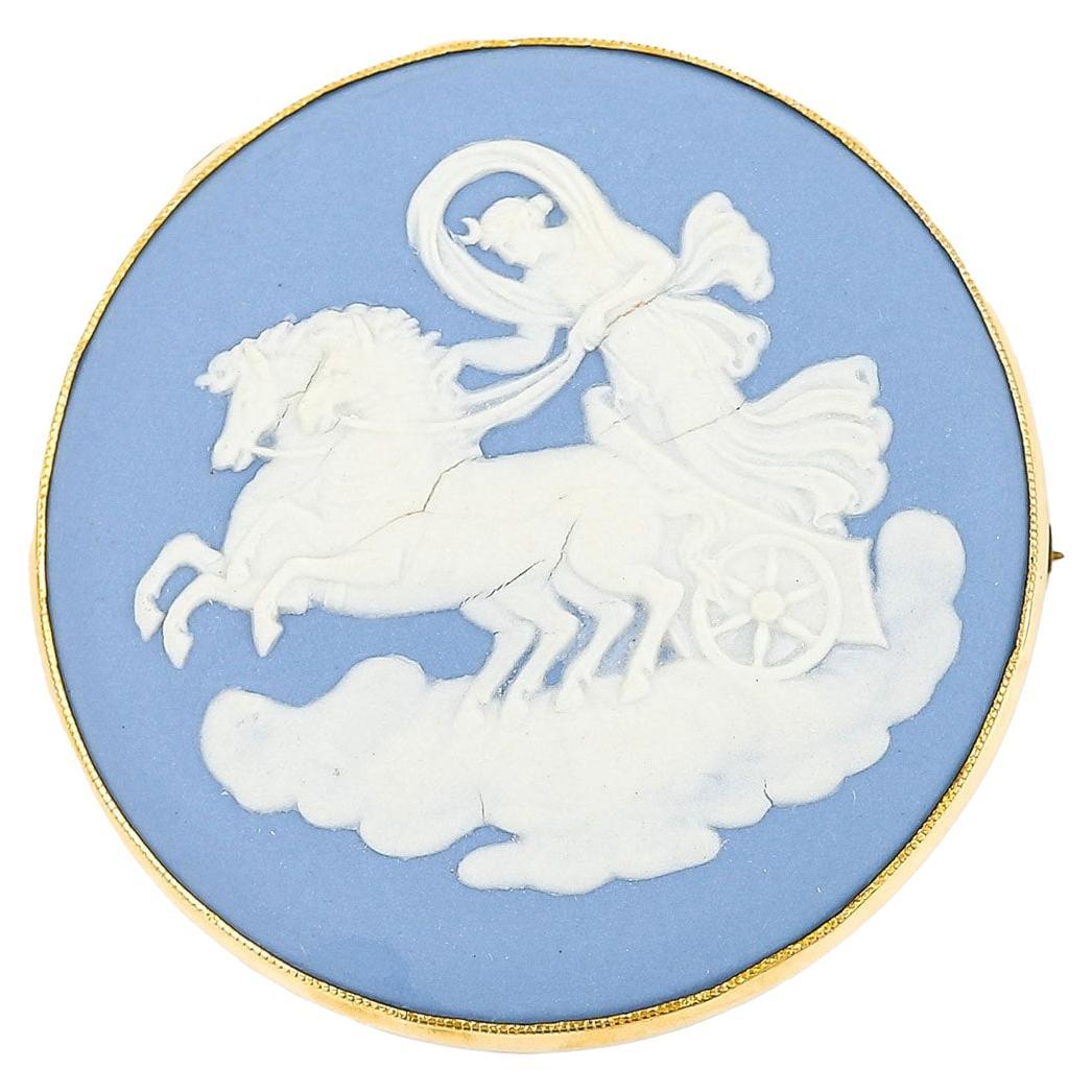 Large Wedgwood Mid-century 9ct Gold Blue Jasperware Cameo Brooch Circa 1954 For Sale