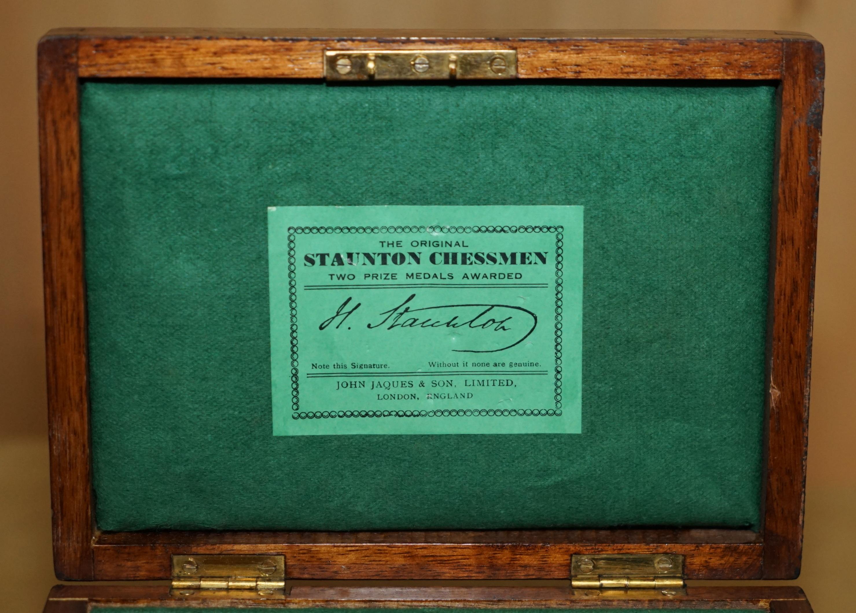 Inglese GRANDE SET DI SCACCHI D'EPOCA DI JACQUE STAUNTON CHESSMAN STAMPED SCATOLA ORIGINALE in vendita