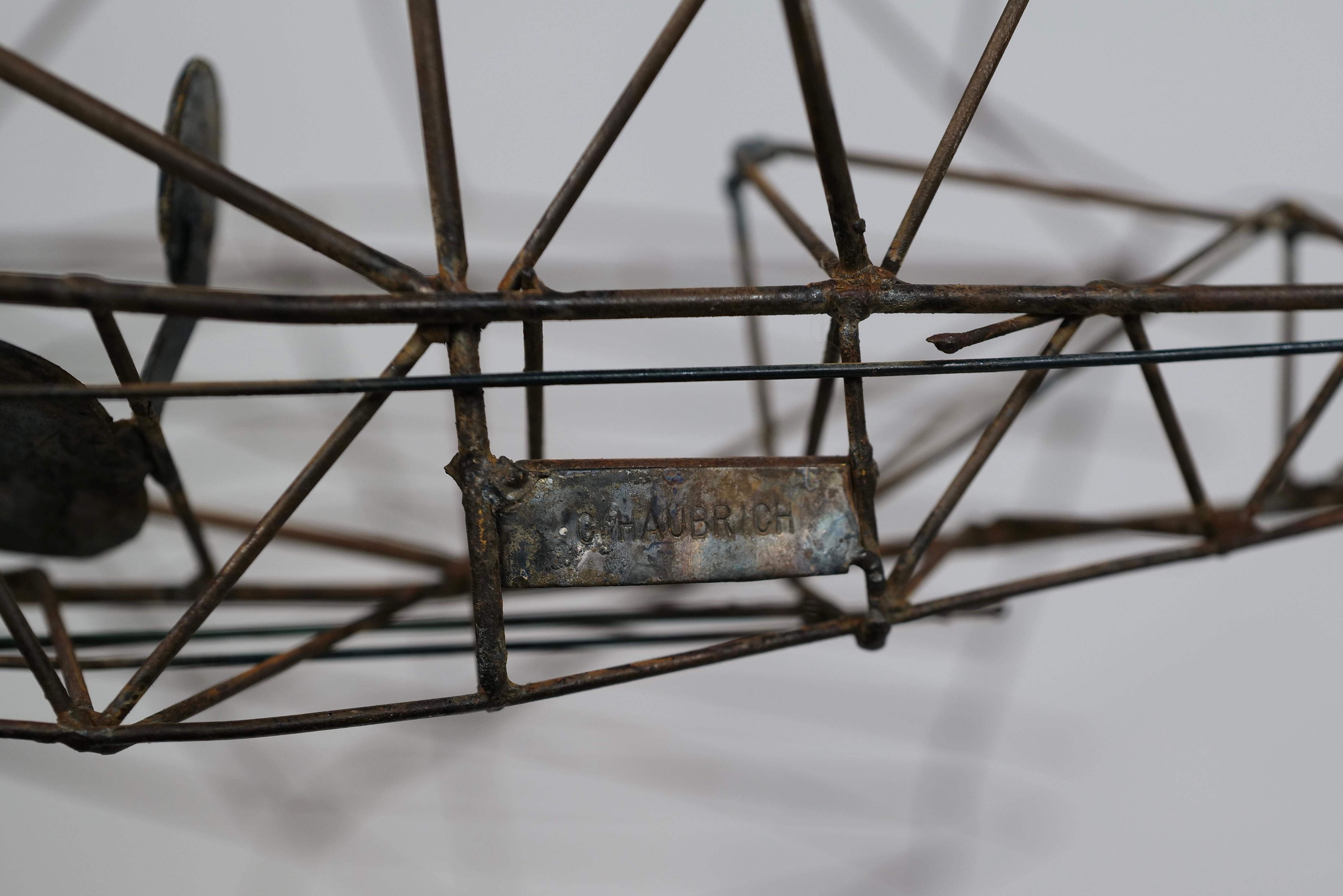 Scultura di aeroplano in filo metallico saldato di grandi dimensioni 9