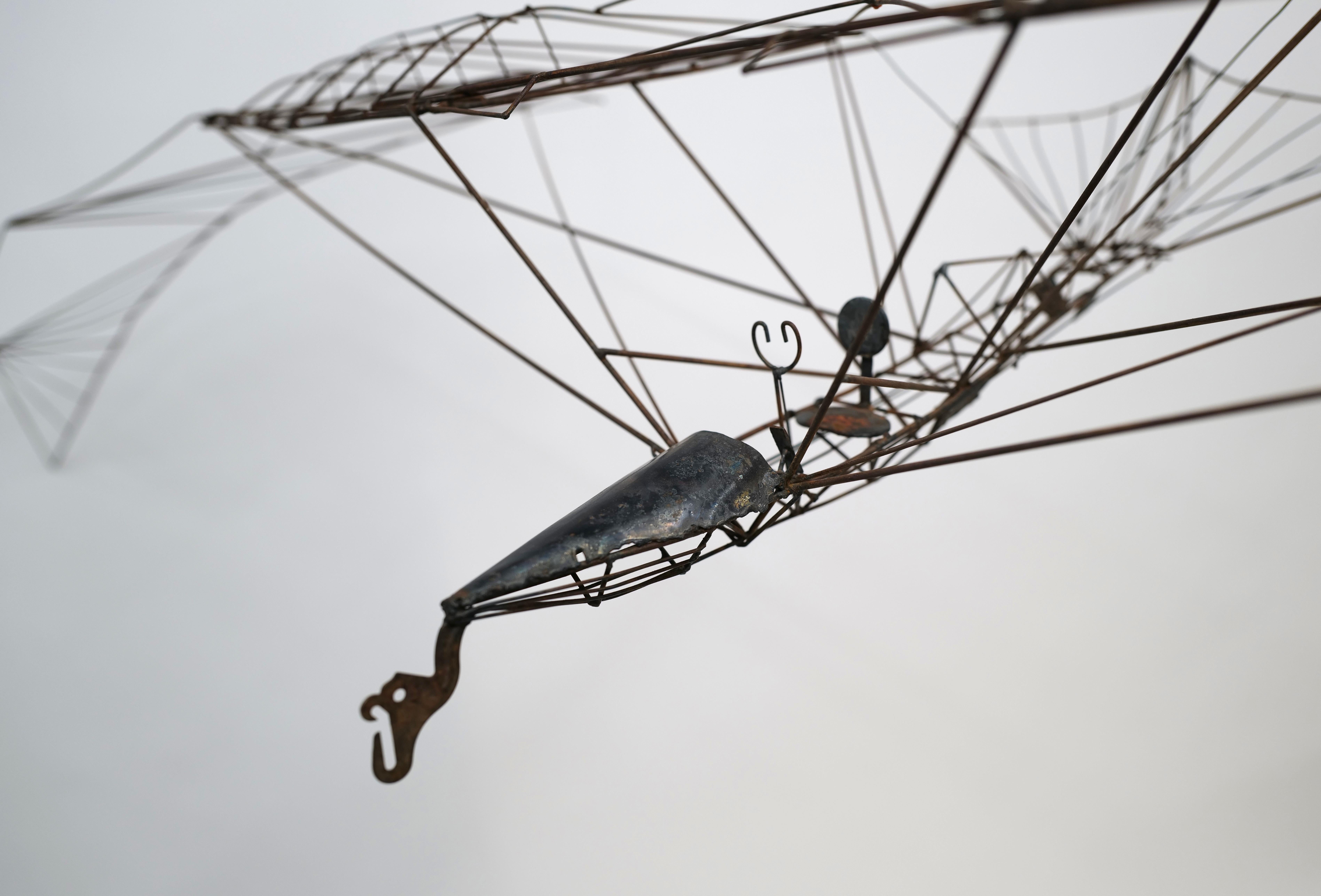 Scultura di aeroplano in filo metallico saldato di grandi dimensioni 2