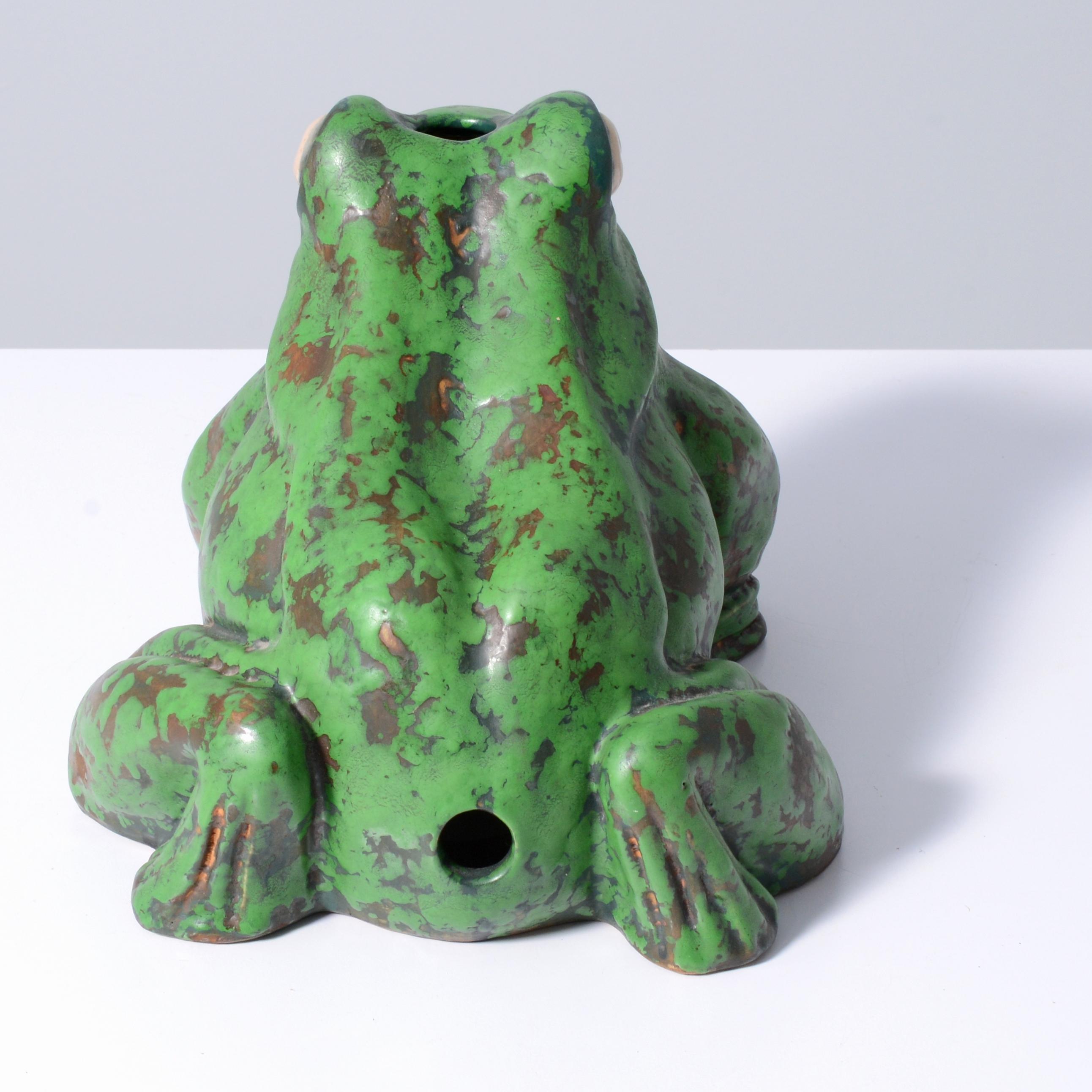 Rana grande Weller COPPERTONE / Adorno de jardín, diseño Rudolph Lorber siglo XX en venta