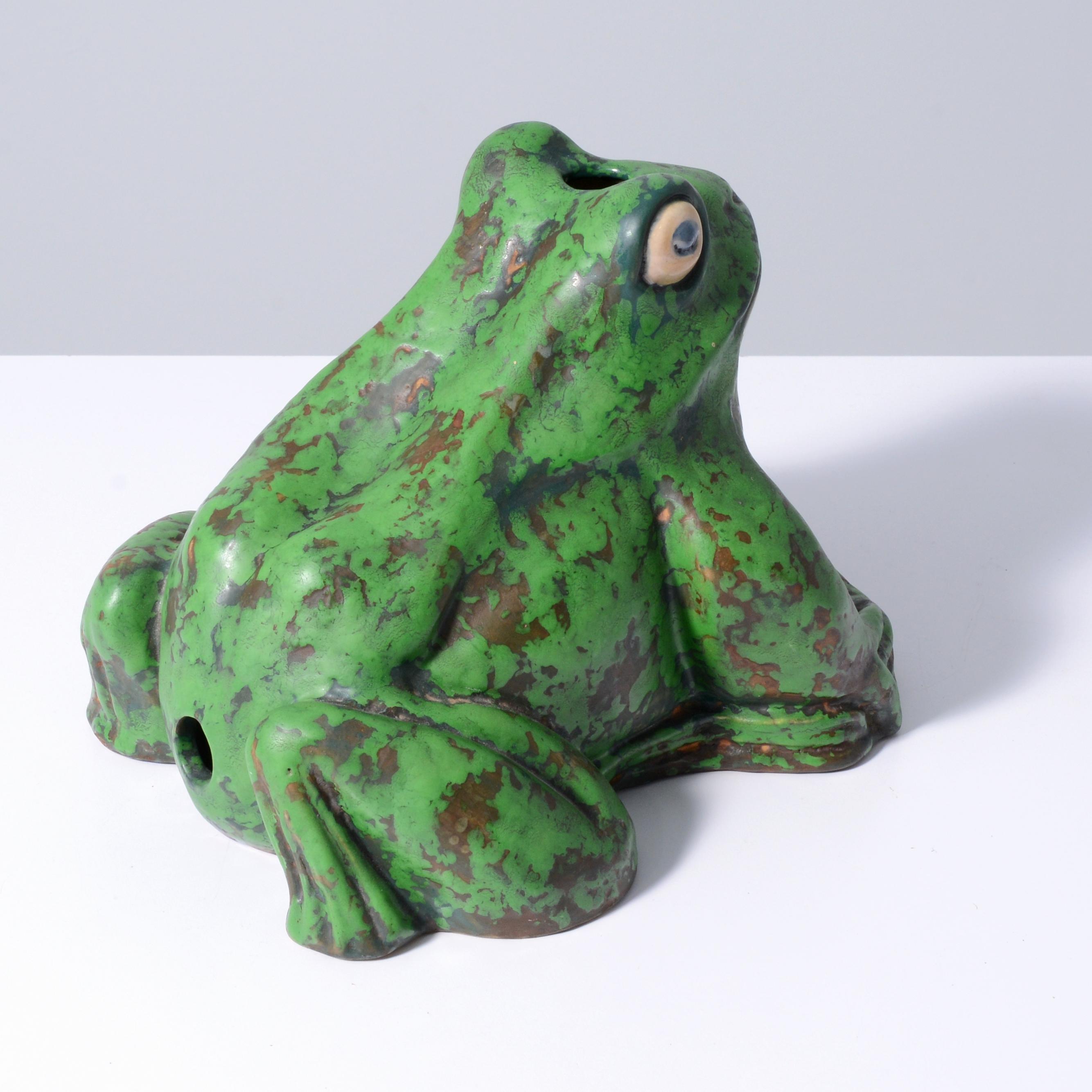 Rana grande Weller COPPERTONE / Adorno de jardín, diseño Rudolph Lorber Cerámico en venta