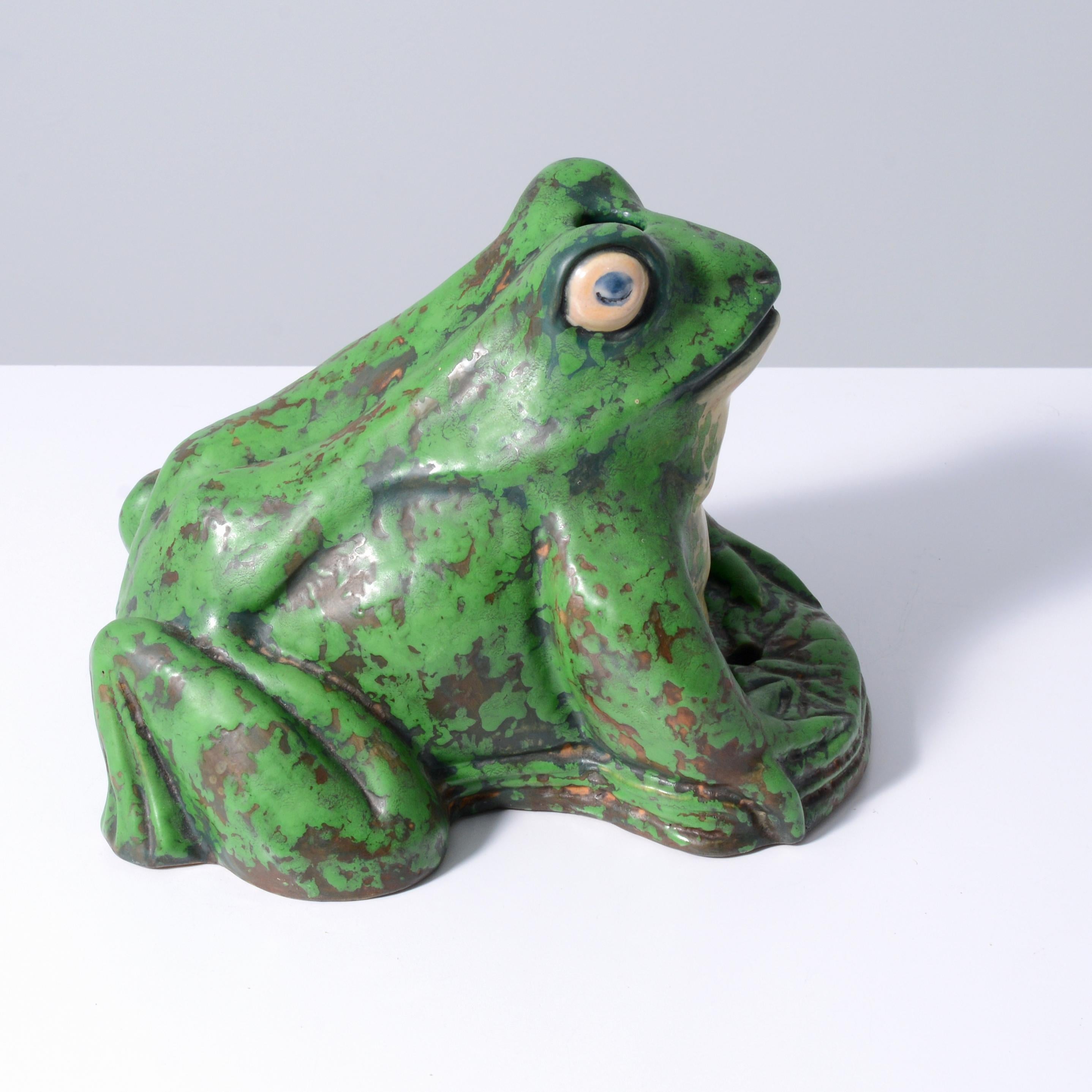 Rana grande Weller COPPERTONE / Adorno de jardín, diseño Rudolph Lorber en venta 1