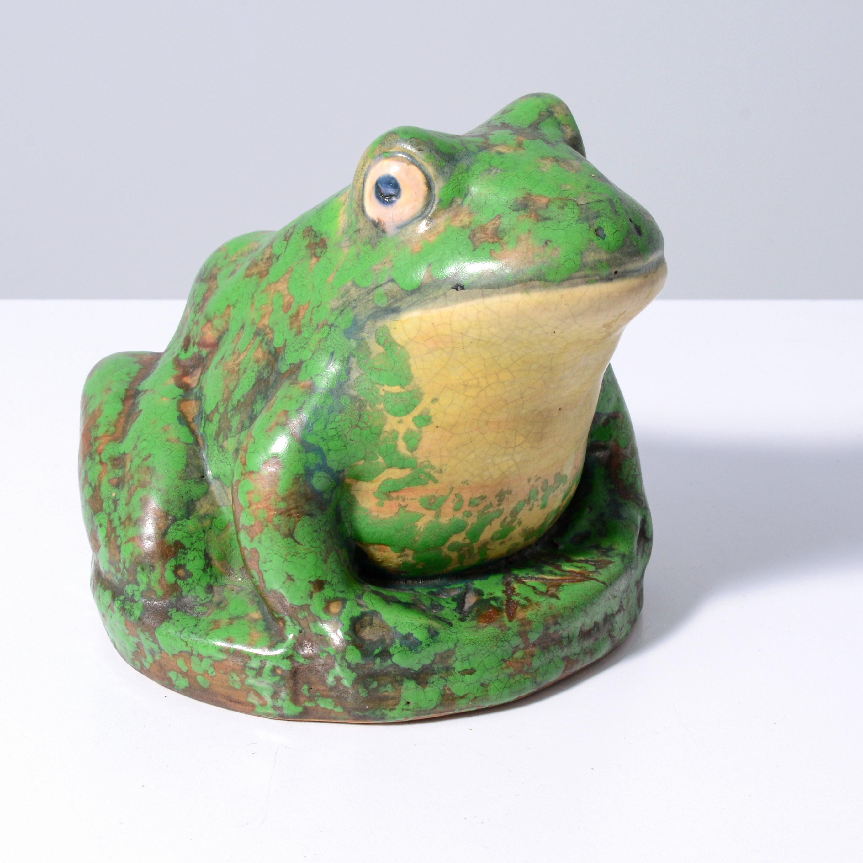 Artista/Designer; Produttore: Rudolph Lorber (1873-1952); Weller Pottery Co.
Contrassegno(i); firmato, 84.408.7, #7
Materiali: ceramica
Dimensioni (H, L, P): 6 