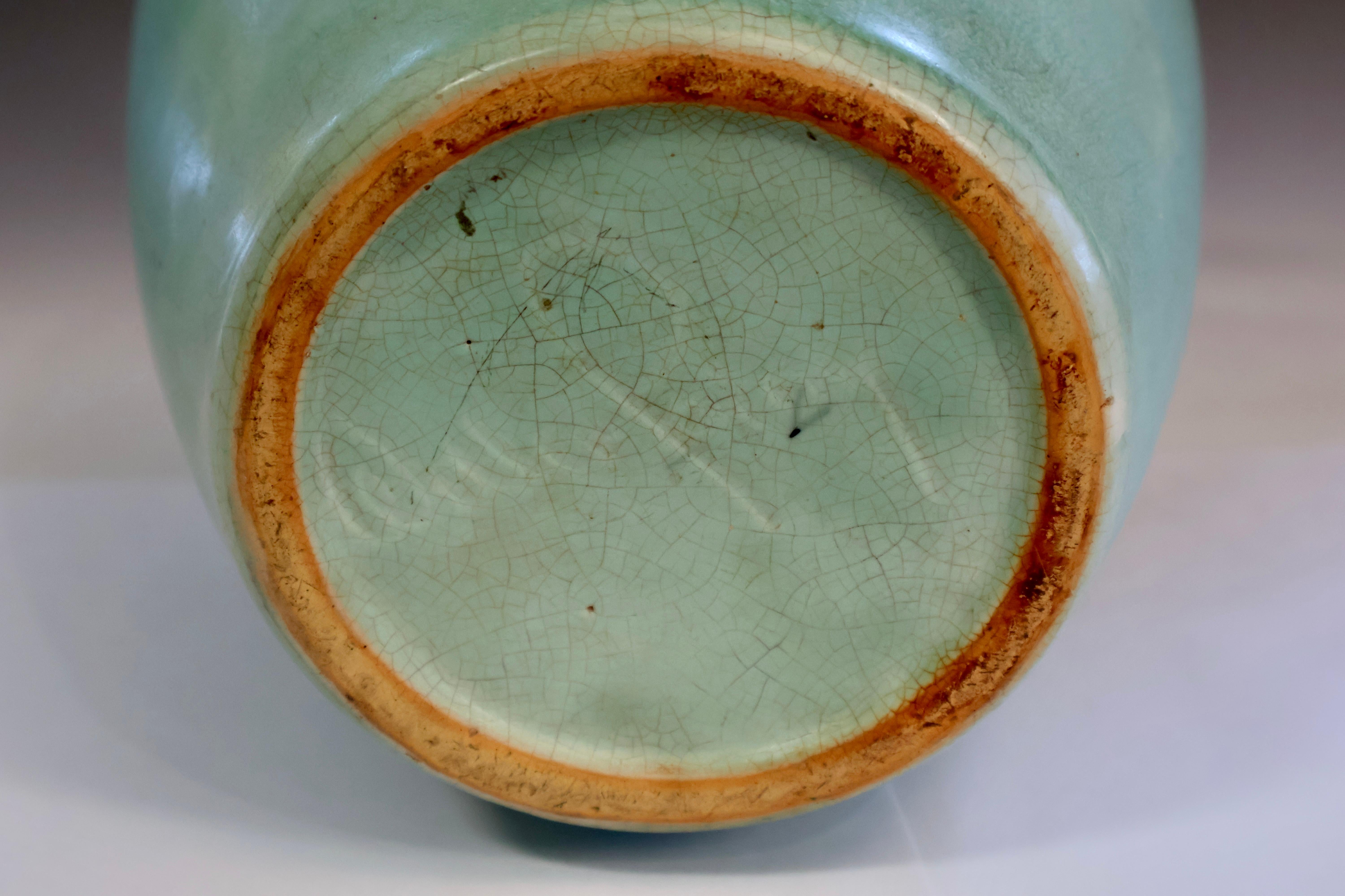 Large Weller Evergreen Pottery Vase Satin Matt Green Arts & Crafts Stoin In Good Condition For Sale In Wilton, CT