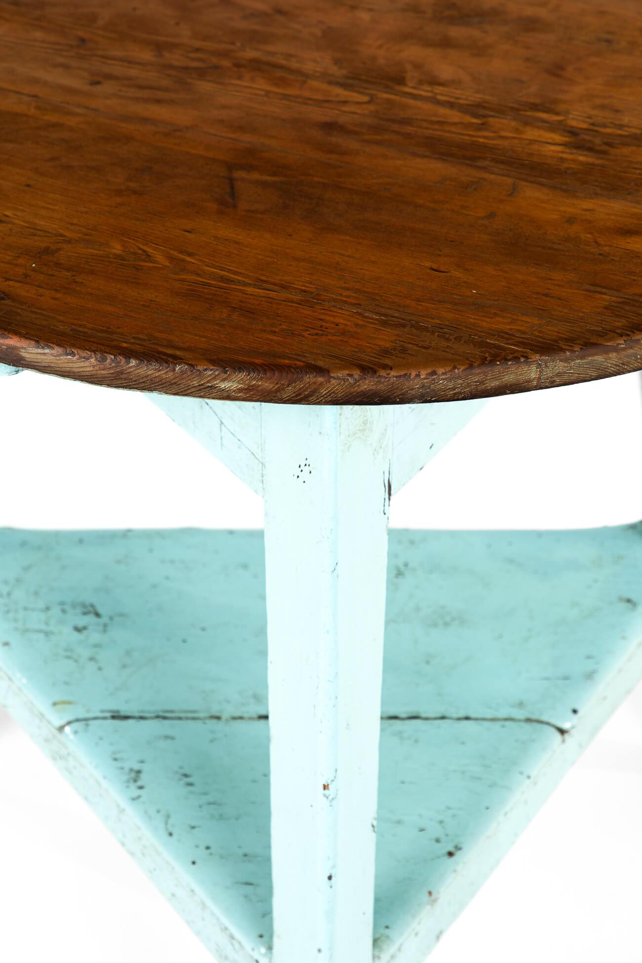 Grande tavolo da cricket gallese con vernice blu in vendita 1